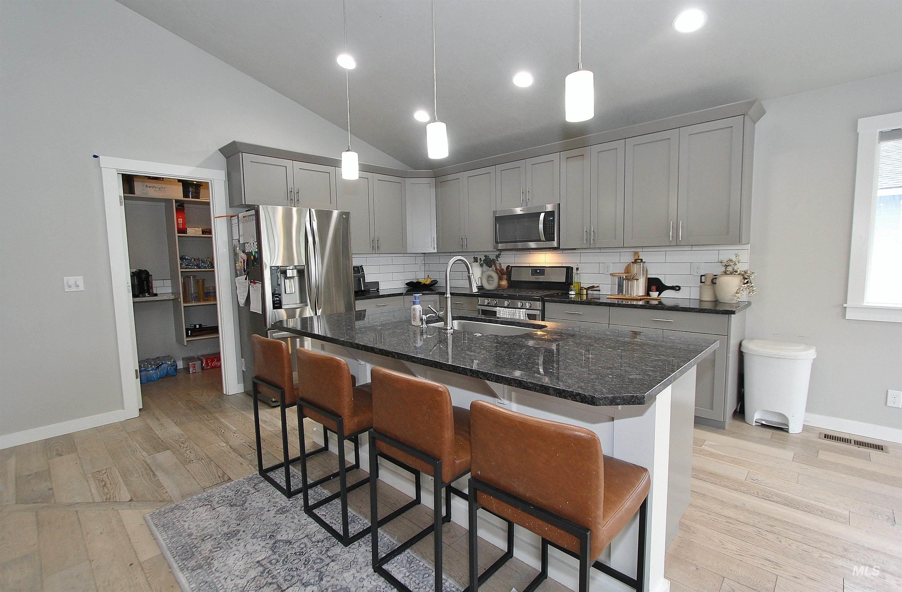 350 Syringa Springs Dr., Fruitland, Idaho 83619, 3 Bedrooms, 2 Bathrooms, Residential For Sale, Price $575,000,MLS 98971541