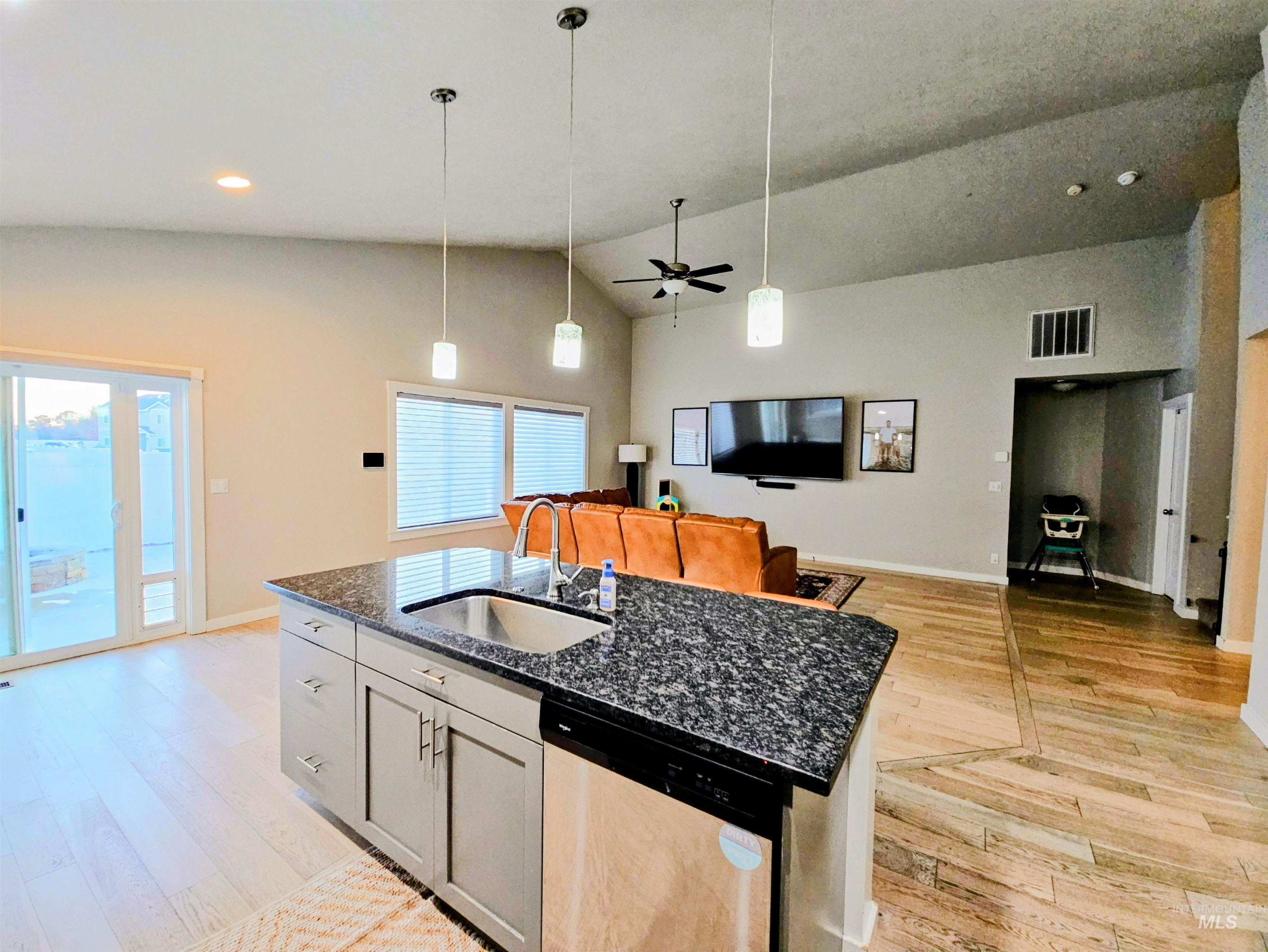 350 Syringa Springs Dr., Fruitland, Idaho 83619, 3 Bedrooms, 2 Bathrooms, Residential For Sale, Price $575,000,MLS 98971541