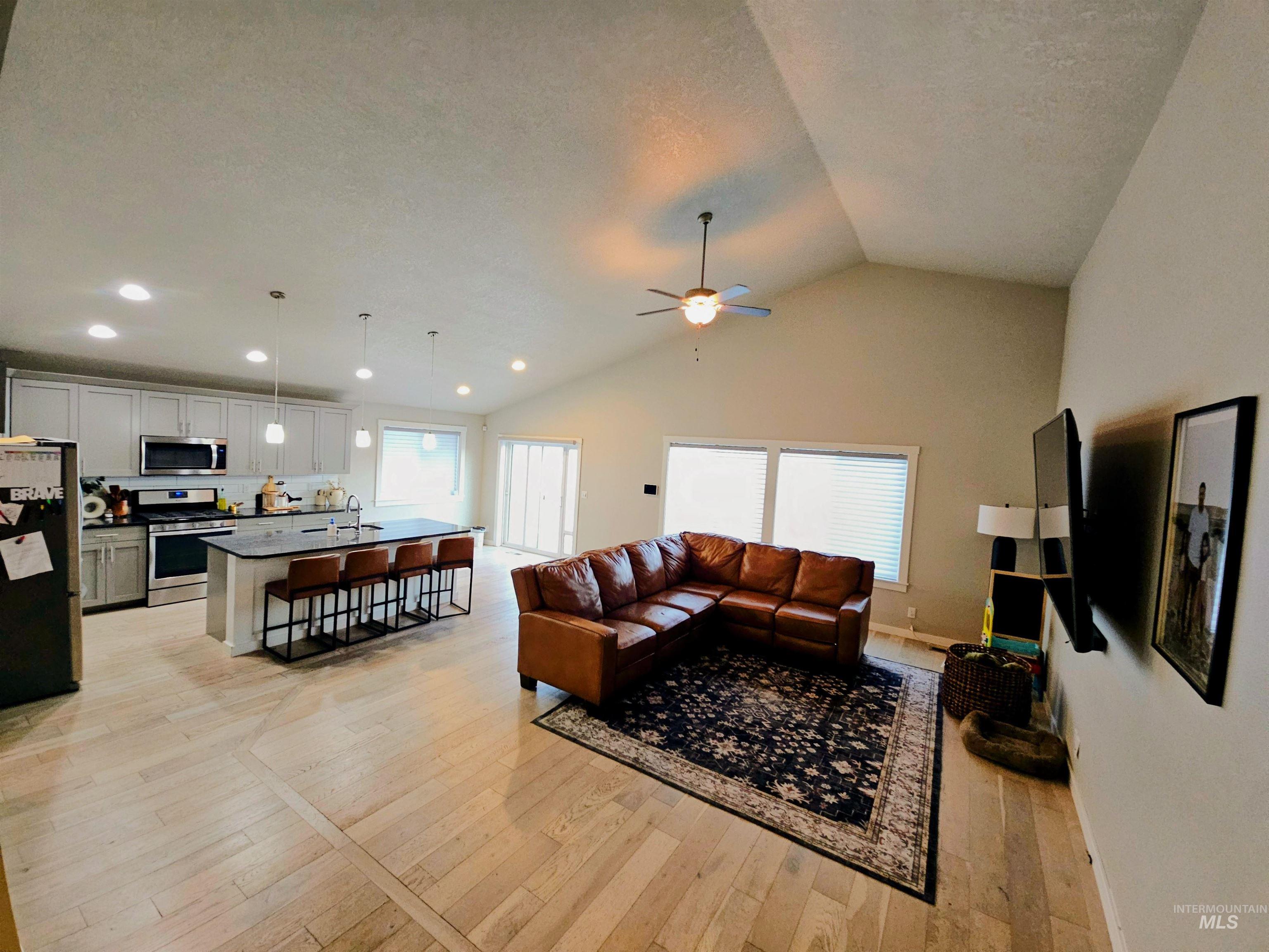 350 Syringa Springs Dr., Fruitland, Idaho 83619, 3 Bedrooms, 2 Bathrooms, Residential For Sale, Price $575,000,MLS 98971541