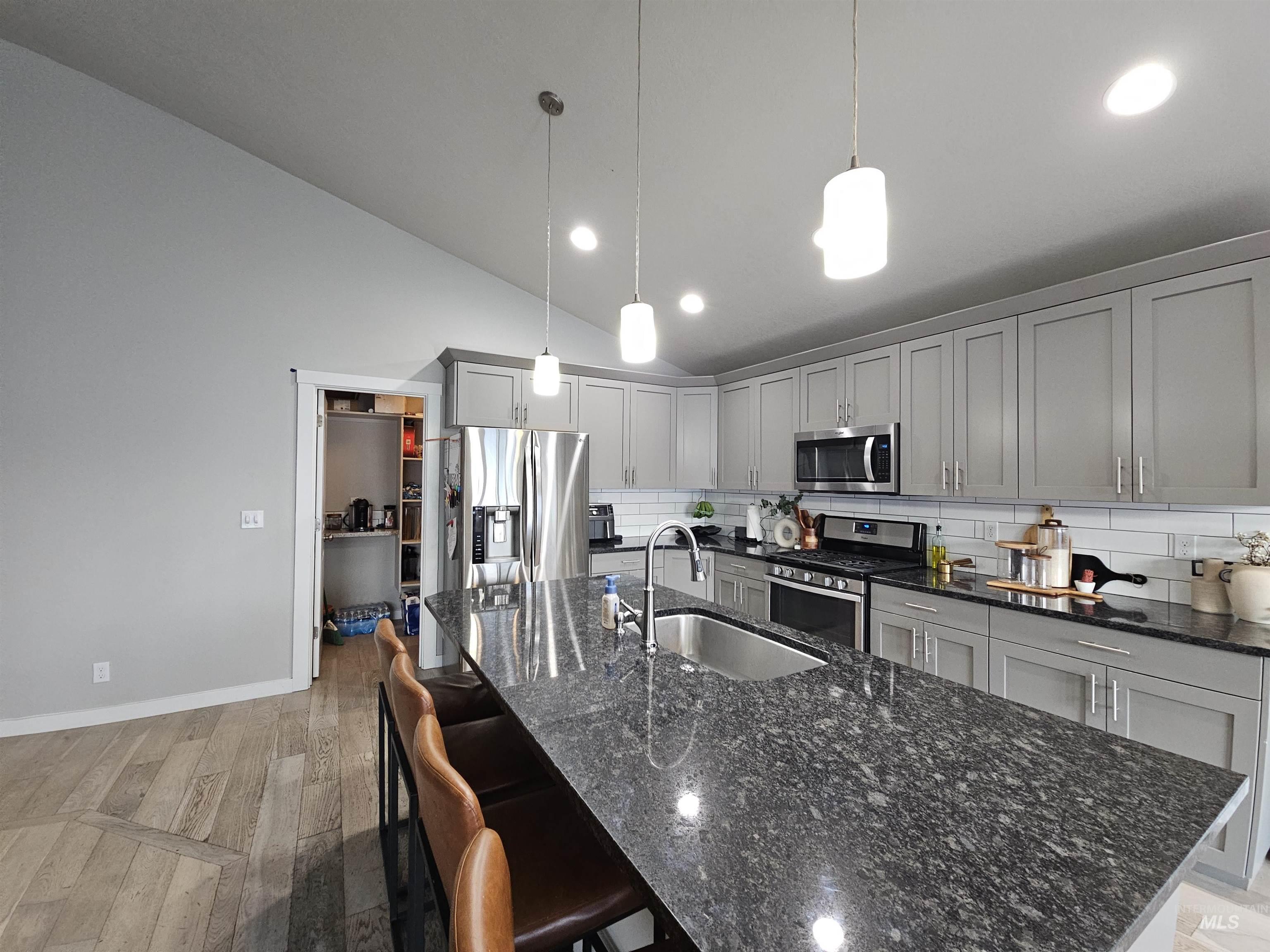 350 Syringa Springs Dr., Fruitland, Idaho 83619, 3 Bedrooms, 2 Bathrooms, Residential For Sale, Price $575,000,MLS 98971541