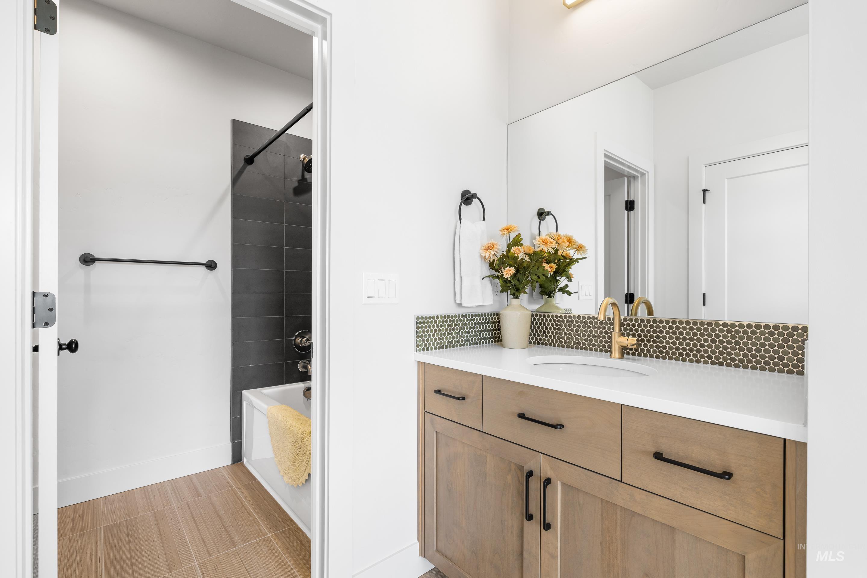 7469 W Diamond Lake Dr, Boise, Idaho 83714, 4 Bedrooms, 4.5 Bathrooms, Residential For Sale, Price $1,289,000,MLS 98971544