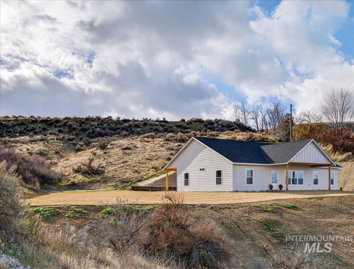 3355 County Line Rd, New Plymouth, Idaho 83655, 3 Bedrooms, 2 Bathrooms, Residential For Sale, Price $648,000,MLS 98971546