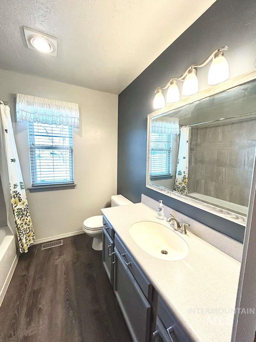 6975 J & S Circle, Nampa, Idaho 83686, 3 Bedrooms, 2 Bathrooms, Residential For Sale, Price $850,000,MLS 98971552