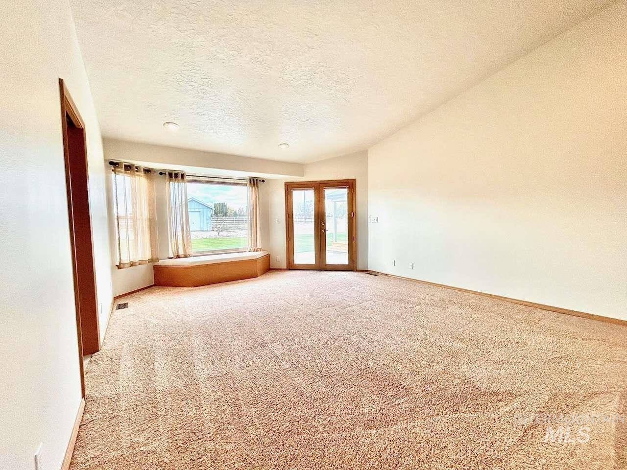 6975 J & S Circle, Nampa, Idaho 83686, 3 Bedrooms, 2 Bathrooms, Residential For Sale, Price $850,000,MLS 98971552