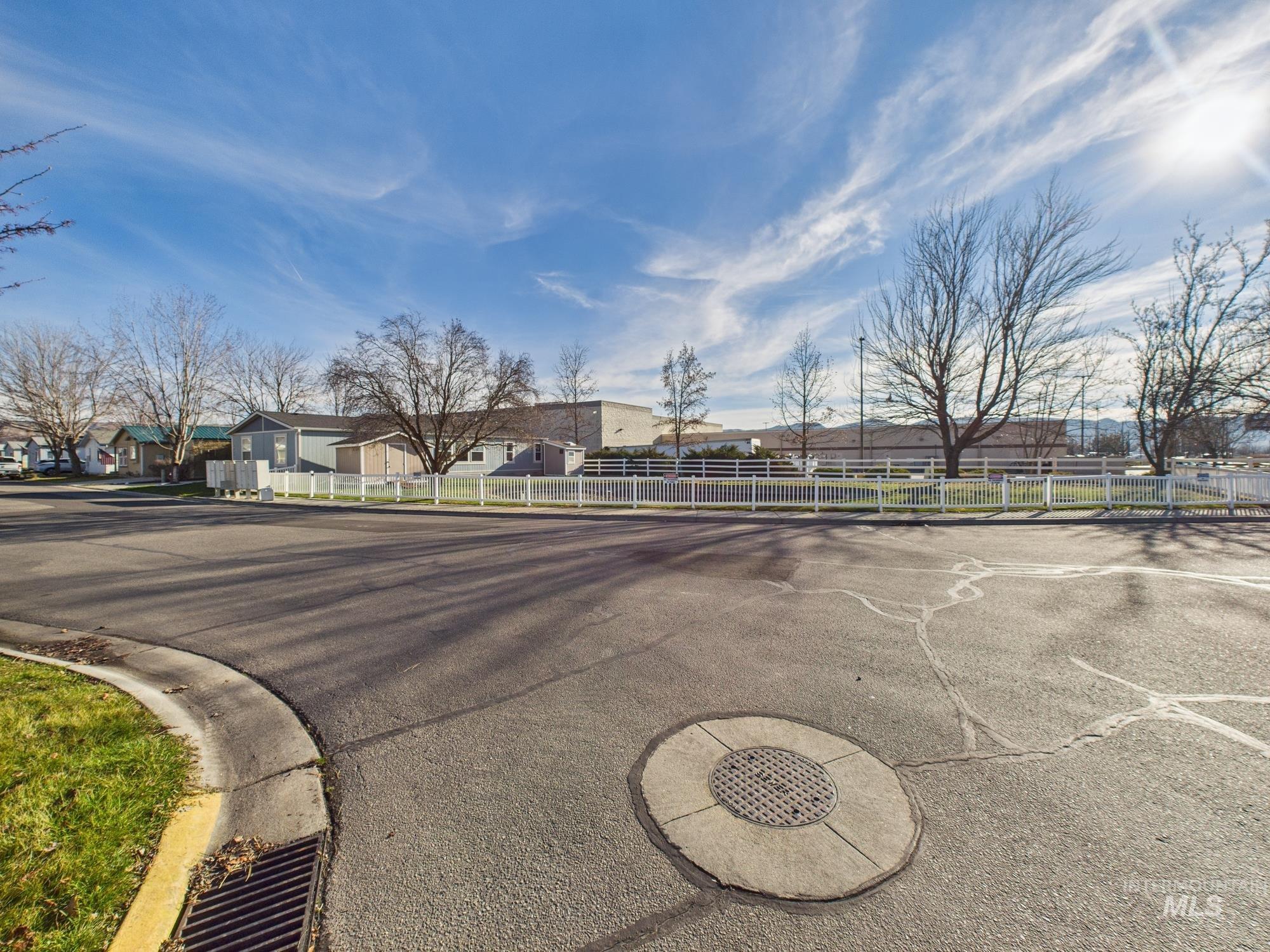 1401 Republic Lane, Emmett, Idaho 83617, 2 Bedrooms, 2 Bathrooms, Residential For Sale, Price $170,000,MLS 98971560