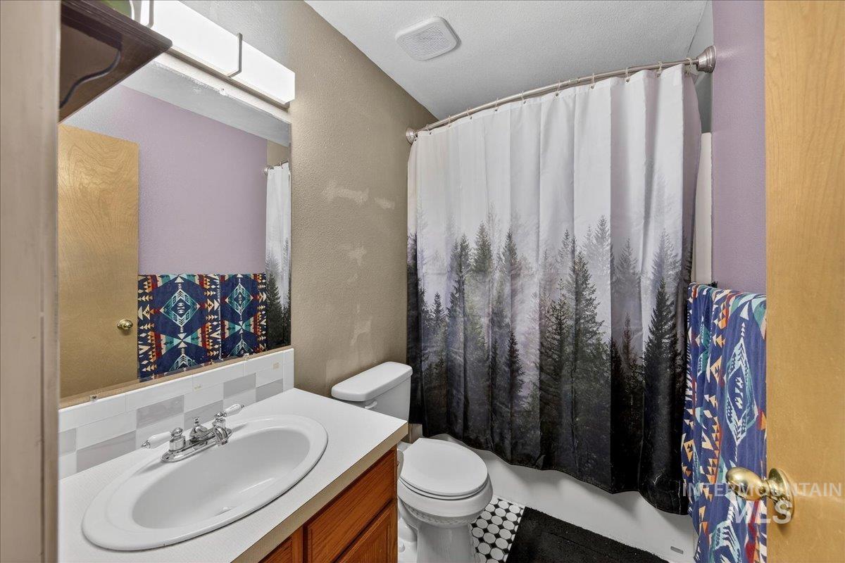 2601 N Snow Goose Way, Meridian, Idaho 83646, 3 Bedrooms, 2 Bathrooms, Residential For Sale, Price $385,000,MLS 98971561