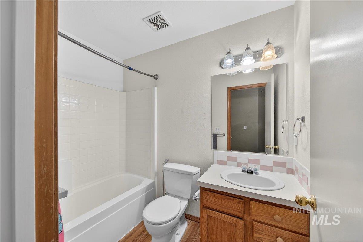 2601 N Snow Goose Way, Meridian, Idaho 83646, 3 Bedrooms, 2 Bathrooms, Residential For Sale, Price $385,000,MLS 98971561