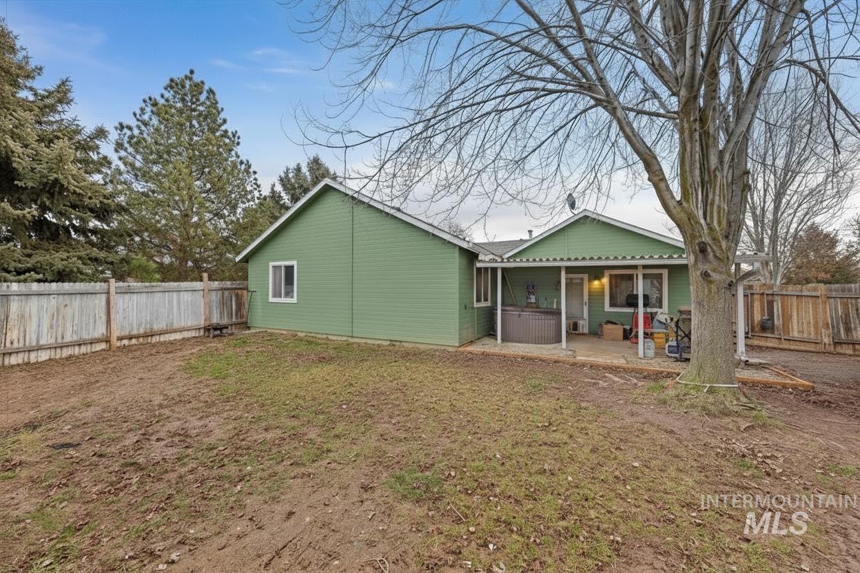 2601 N Snow Goose Way, Meridian, Idaho 83646, 3 Bedrooms, 2 Bathrooms, Residential For Sale, Price $385,000,MLS 98971561