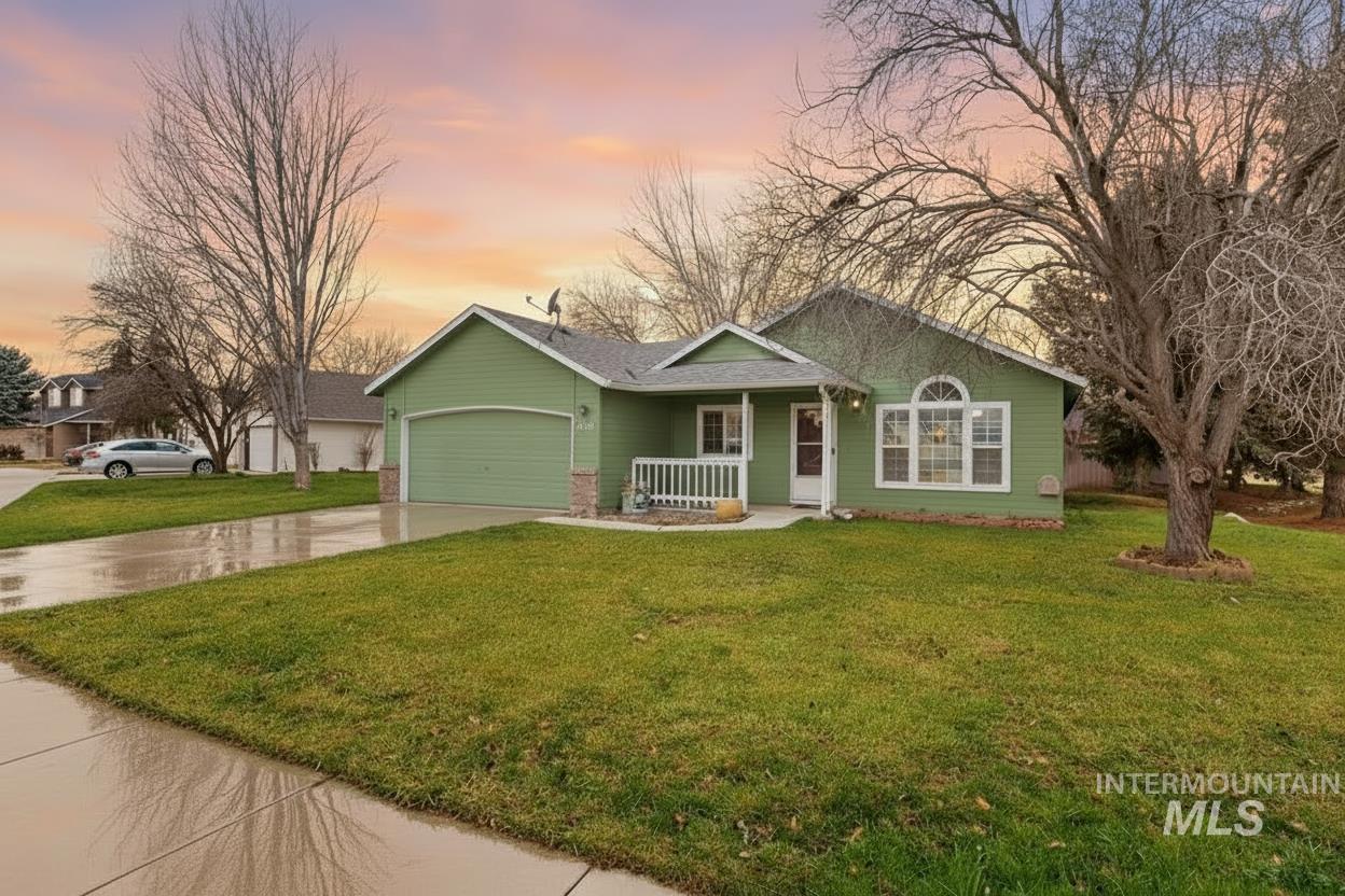 2601 N Snow Goose Way, Meridian, Idaho 83646, 3 Bedrooms, 2 Bathrooms, Residential For Sale, Price $385,000,MLS 98971561