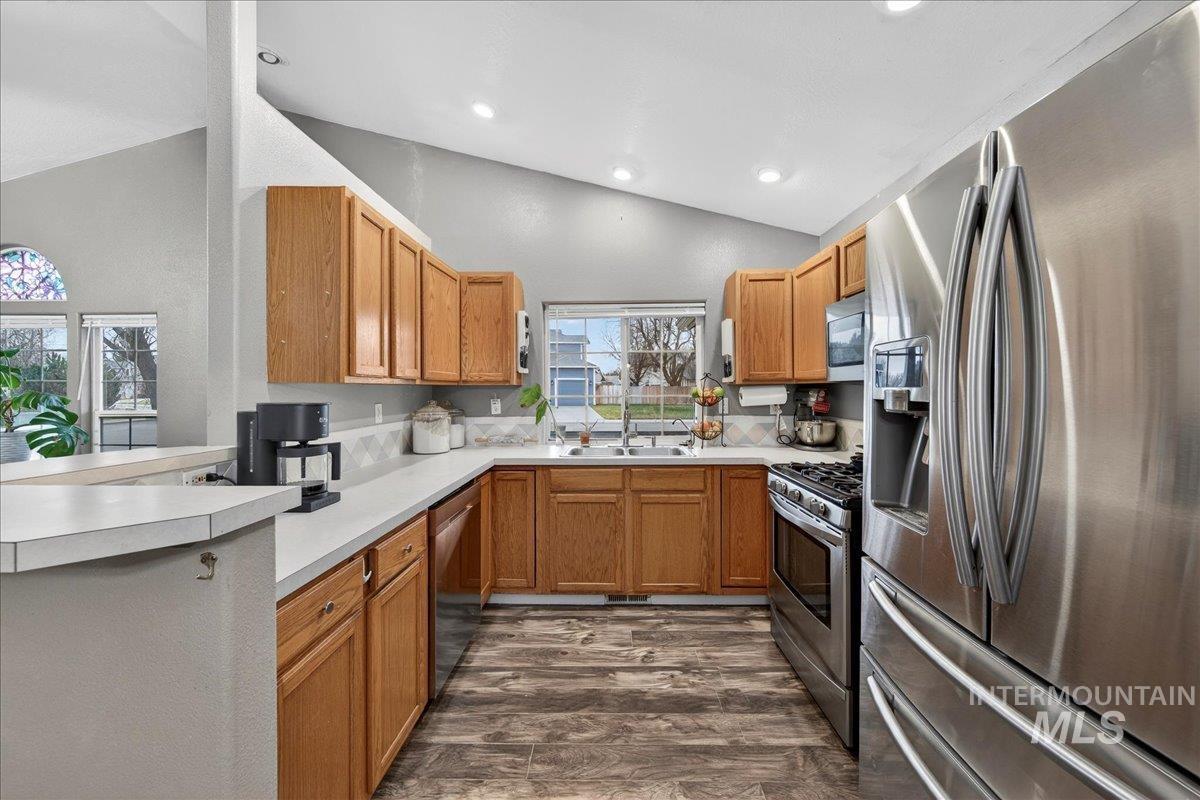 2601 N Snow Goose Way, Meridian, Idaho 83646, 3 Bedrooms, 2 Bathrooms, Residential For Sale, Price $385,000,MLS 98971561