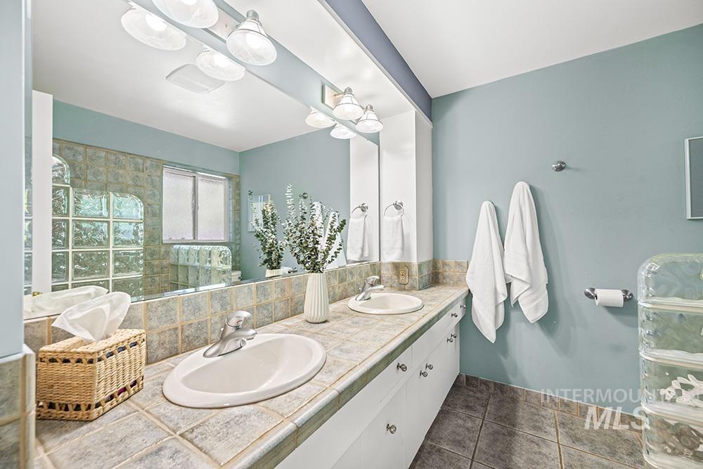 4431 W Hillcrest Dr, Boise, Idaho 83705, 4 Bedrooms, 3.5 Bathrooms, Residential For Sale, Price $1,298,000,MLS 98971567