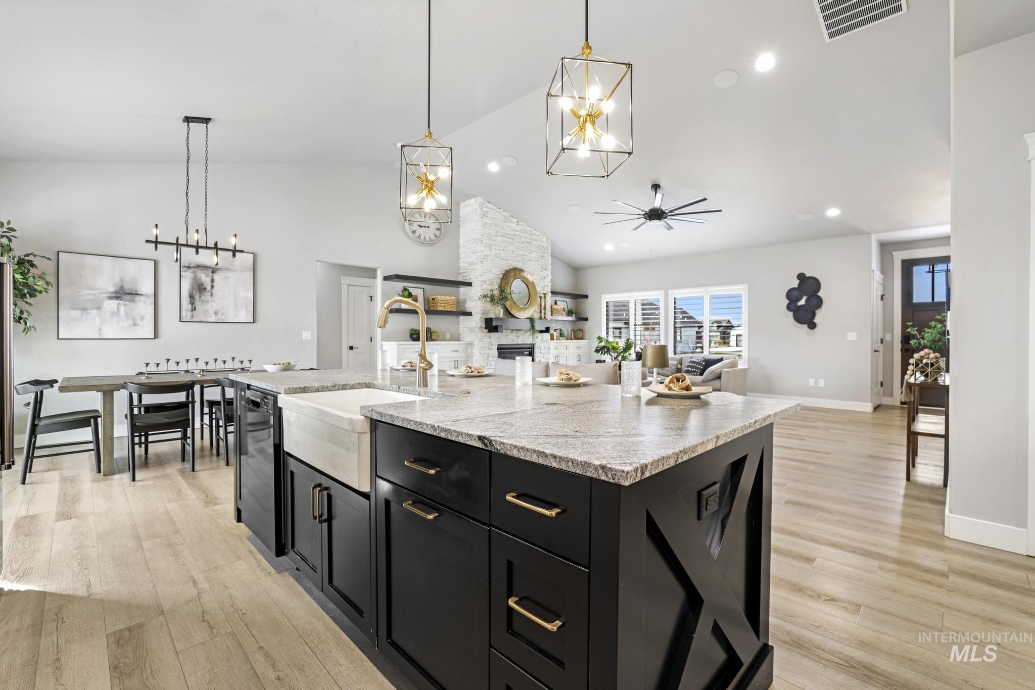 2442 Clear Creek Ct, Twin Falls, Idaho 83301, 5 Bedrooms, 3 Bathrooms, Residential For Sale, Price $779,900,MLS 98971568