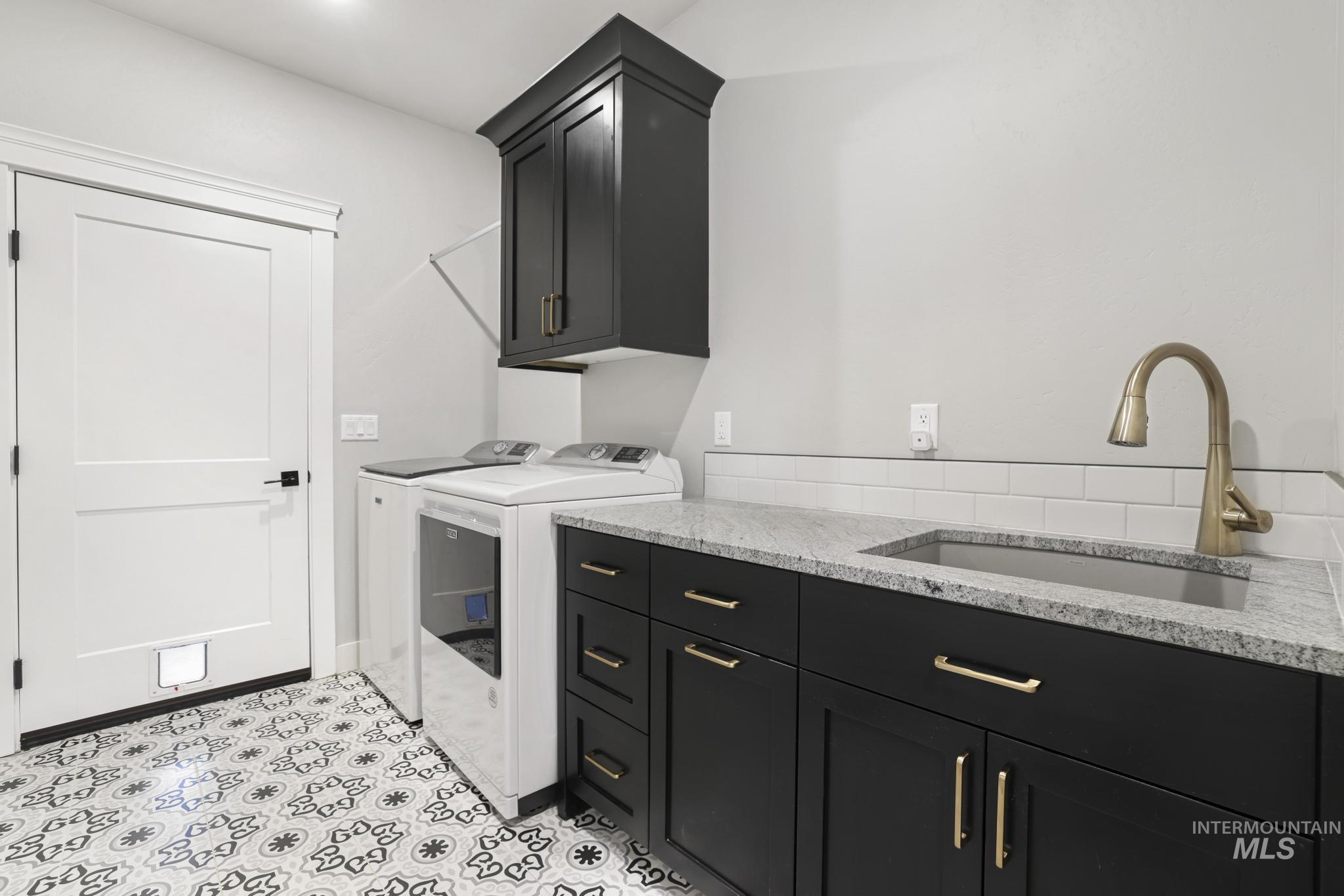 2442 Clear Creek Ct, Twin Falls, Idaho 83301, 5 Bedrooms, 3 Bathrooms, Residential For Sale, Price $779,900,MLS 98971568