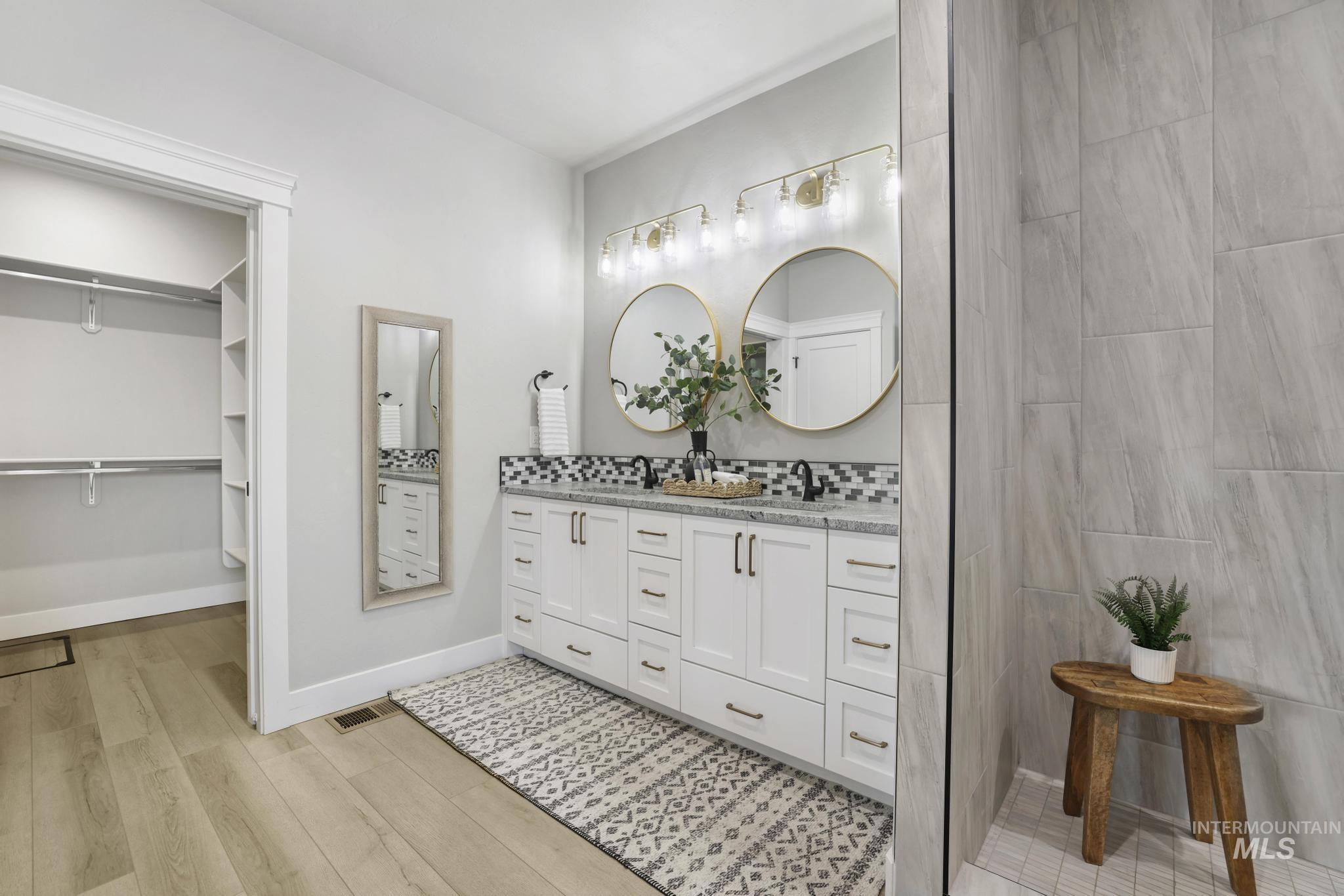 2442 Clear Creek Ct, Twin Falls, Idaho 83301, 5 Bedrooms, 3 Bathrooms, Residential For Sale, Price $779,900,MLS 98971568