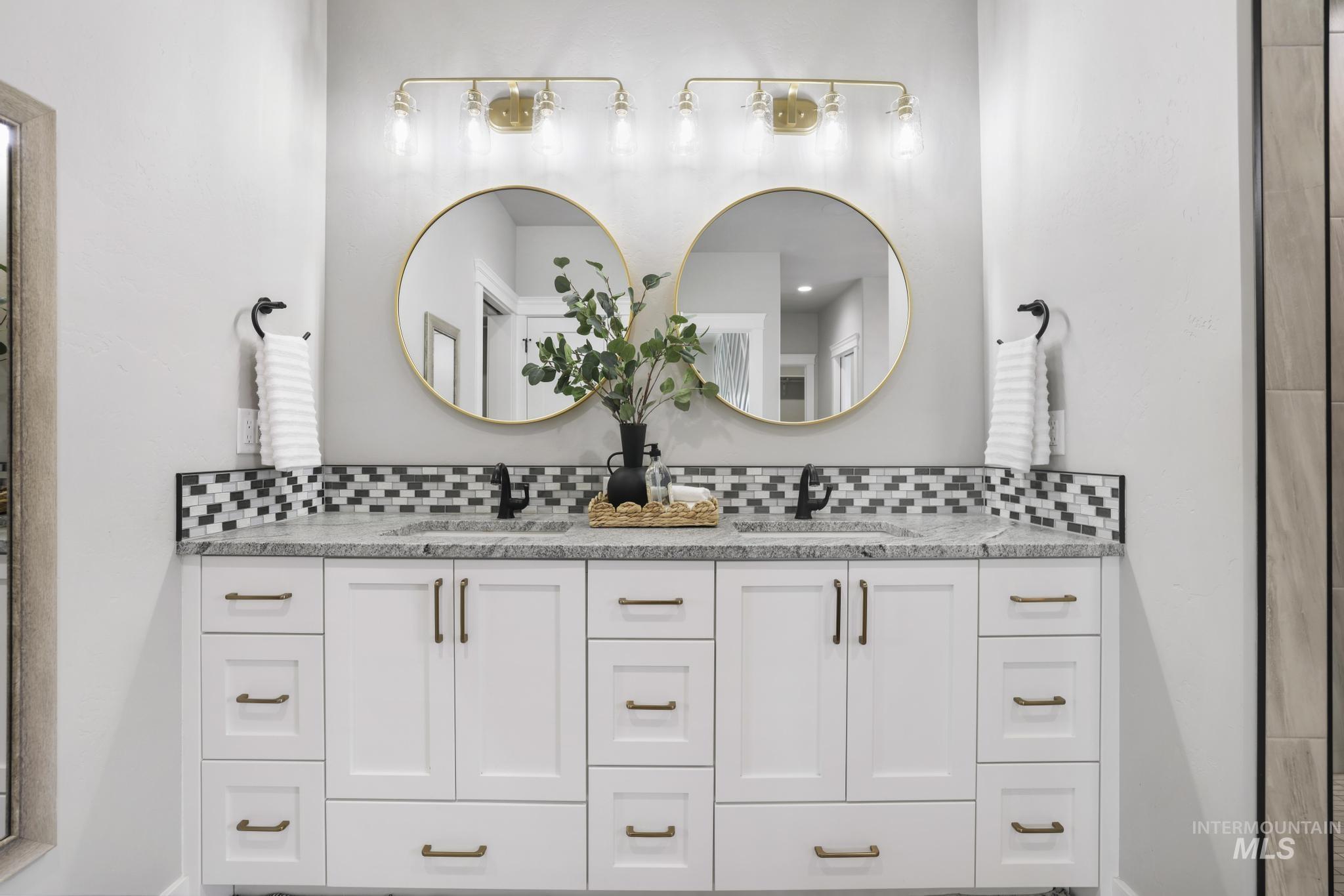 2442 Clear Creek Ct, Twin Falls, Idaho 83301, 5 Bedrooms, 3 Bathrooms, Residential For Sale, Price $779,900,MLS 98971568