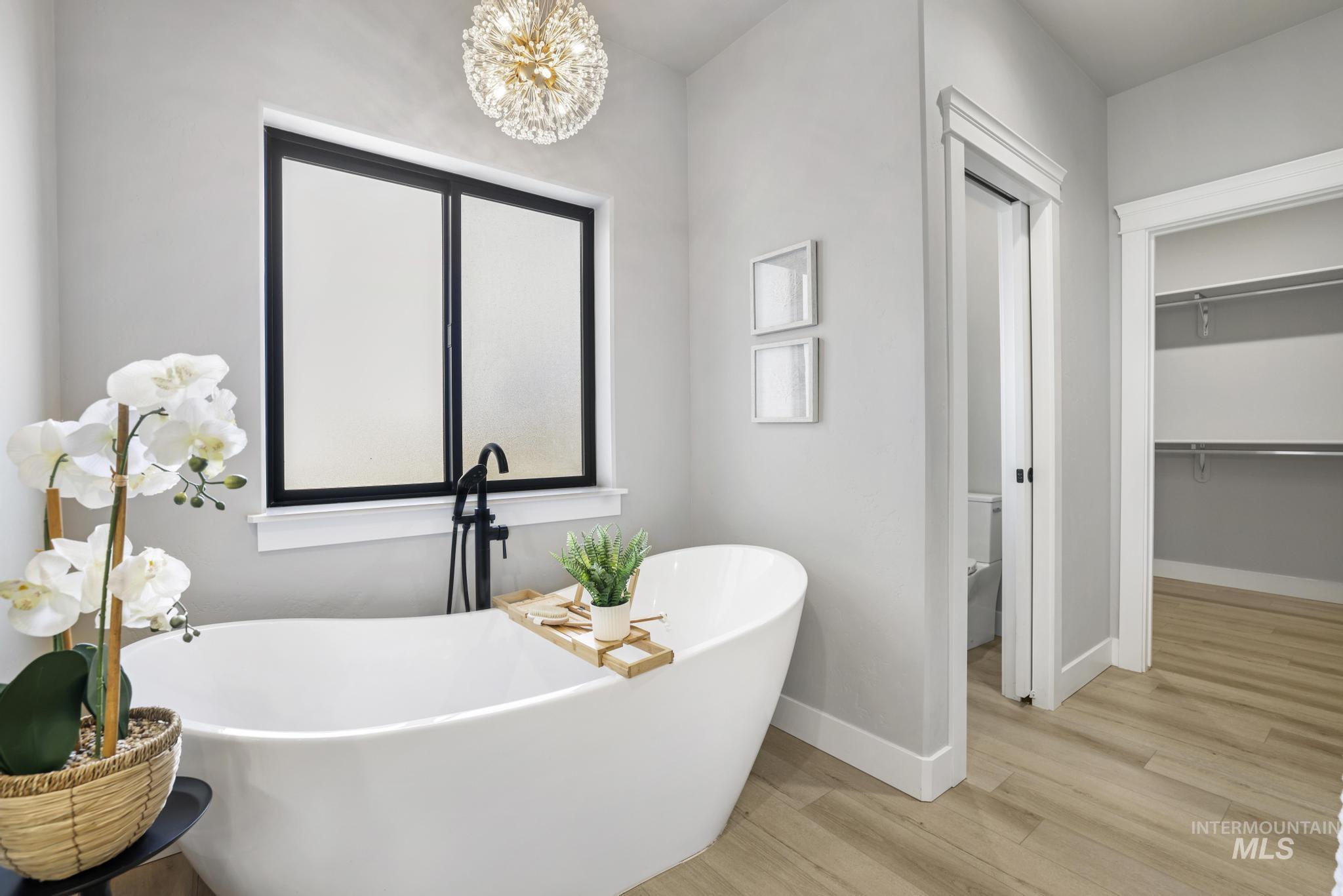 2442 Clear Creek Ct, Twin Falls, Idaho 83301, 5 Bedrooms, 3 Bathrooms, Residential For Sale, Price $779,900,MLS 98971568