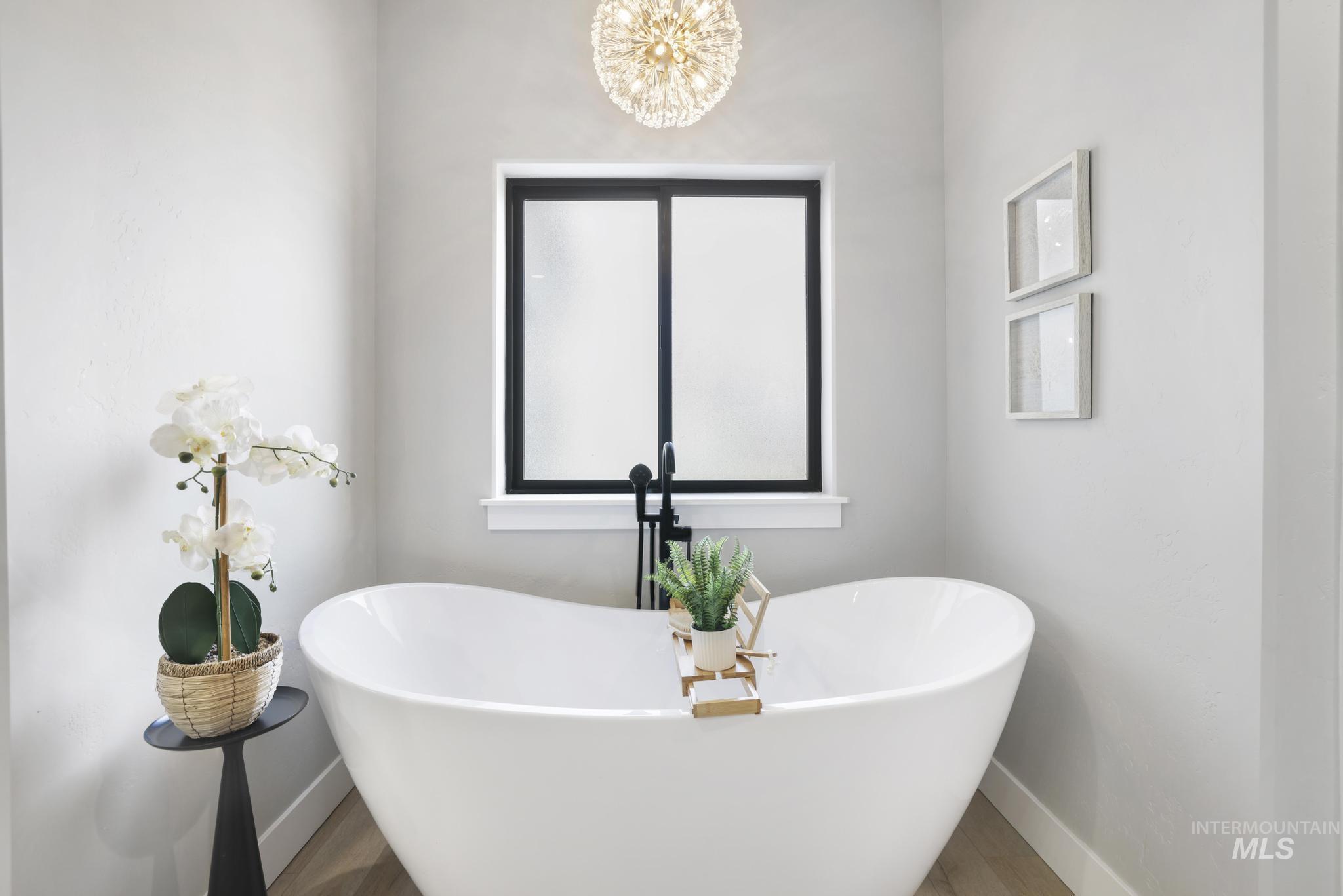 2442 Clear Creek Ct, Twin Falls, Idaho 83301, 5 Bedrooms, 3 Bathrooms, Residential For Sale, Price $779,900,MLS 98971568