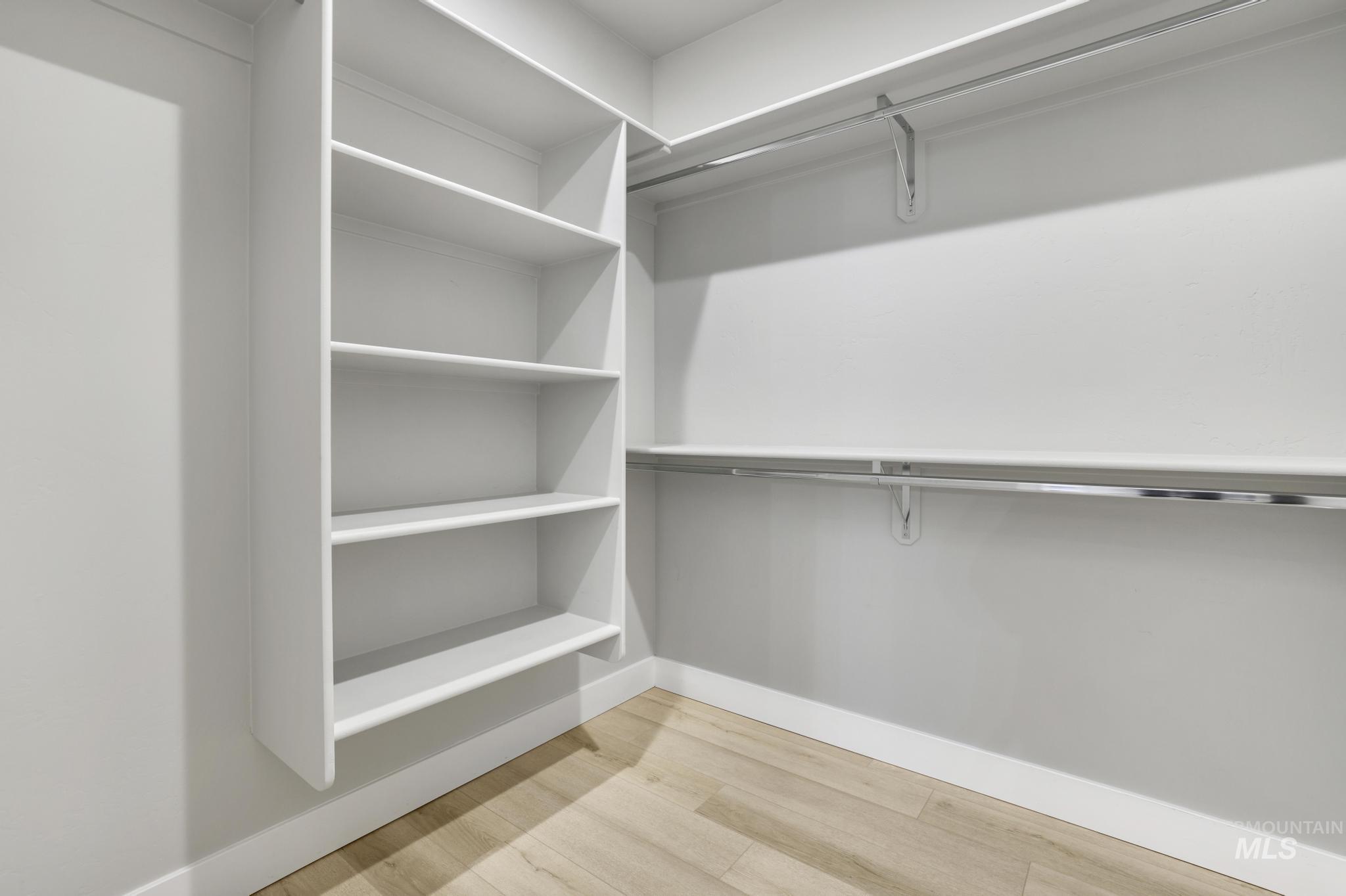 2442 Clear Creek Ct, Twin Falls, Idaho 83301, 5 Bedrooms, 3 Bathrooms, Residential For Sale, Price $779,900,MLS 98971568