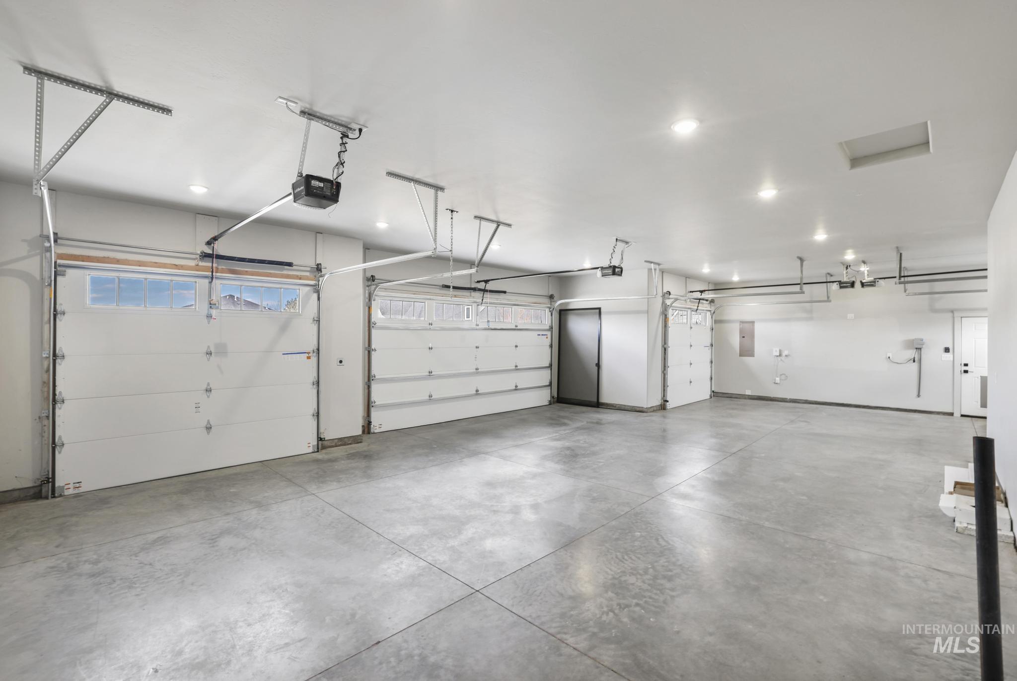 2442 Clear Creek Ct, Twin Falls, Idaho 83301, 5 Bedrooms, 3 Bathrooms, Residential For Sale, Price $779,900,MLS 98971568