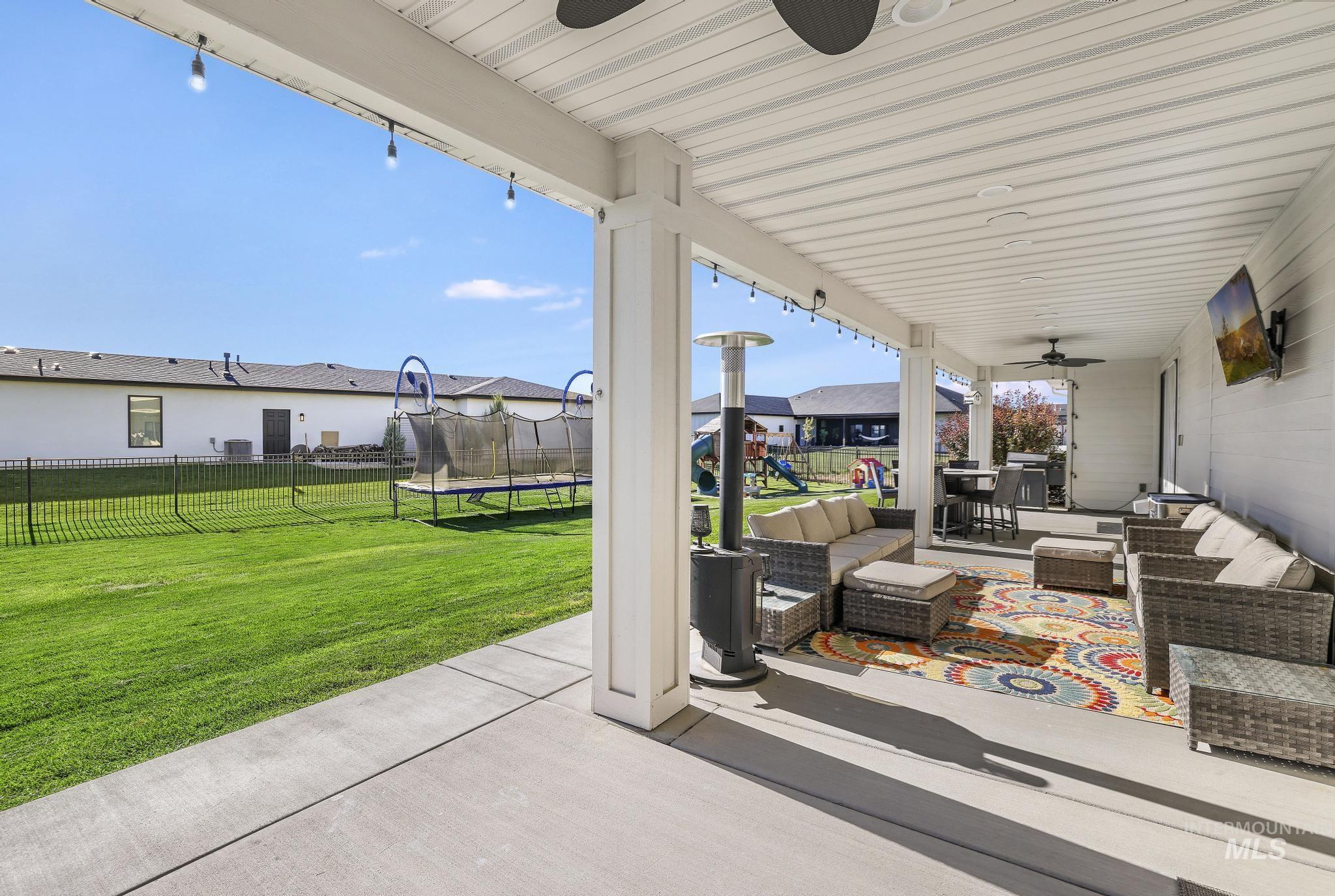 2442 Clear Creek Ct, Twin Falls, Idaho 83301, 5 Bedrooms, 3 Bathrooms, Residential For Sale, Price $779,900,MLS 98971568