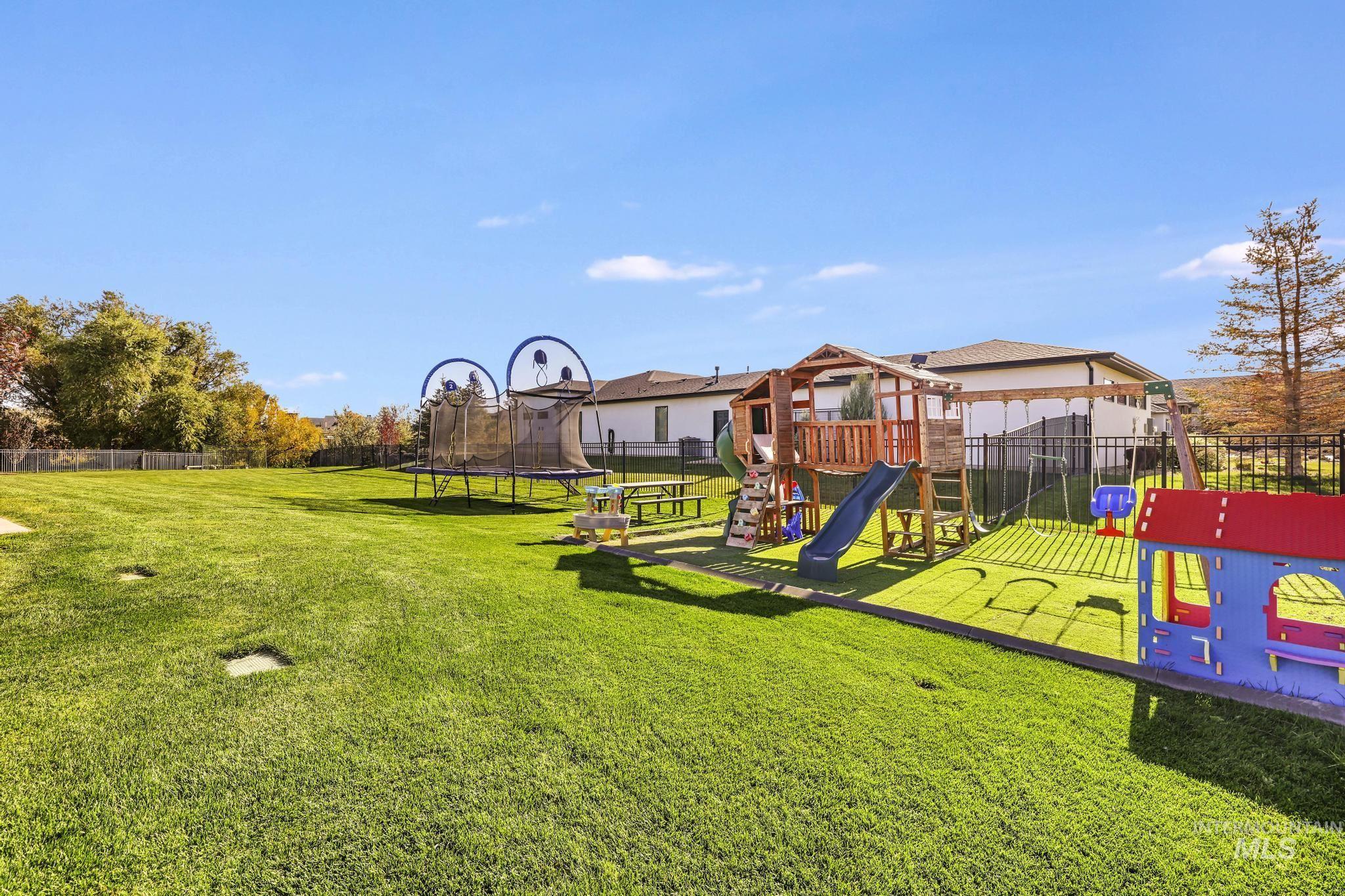 2442 Clear Creek Ct, Twin Falls, Idaho 83301, 5 Bedrooms, 3 Bathrooms, Residential For Sale, Price $779,900,MLS 98971568