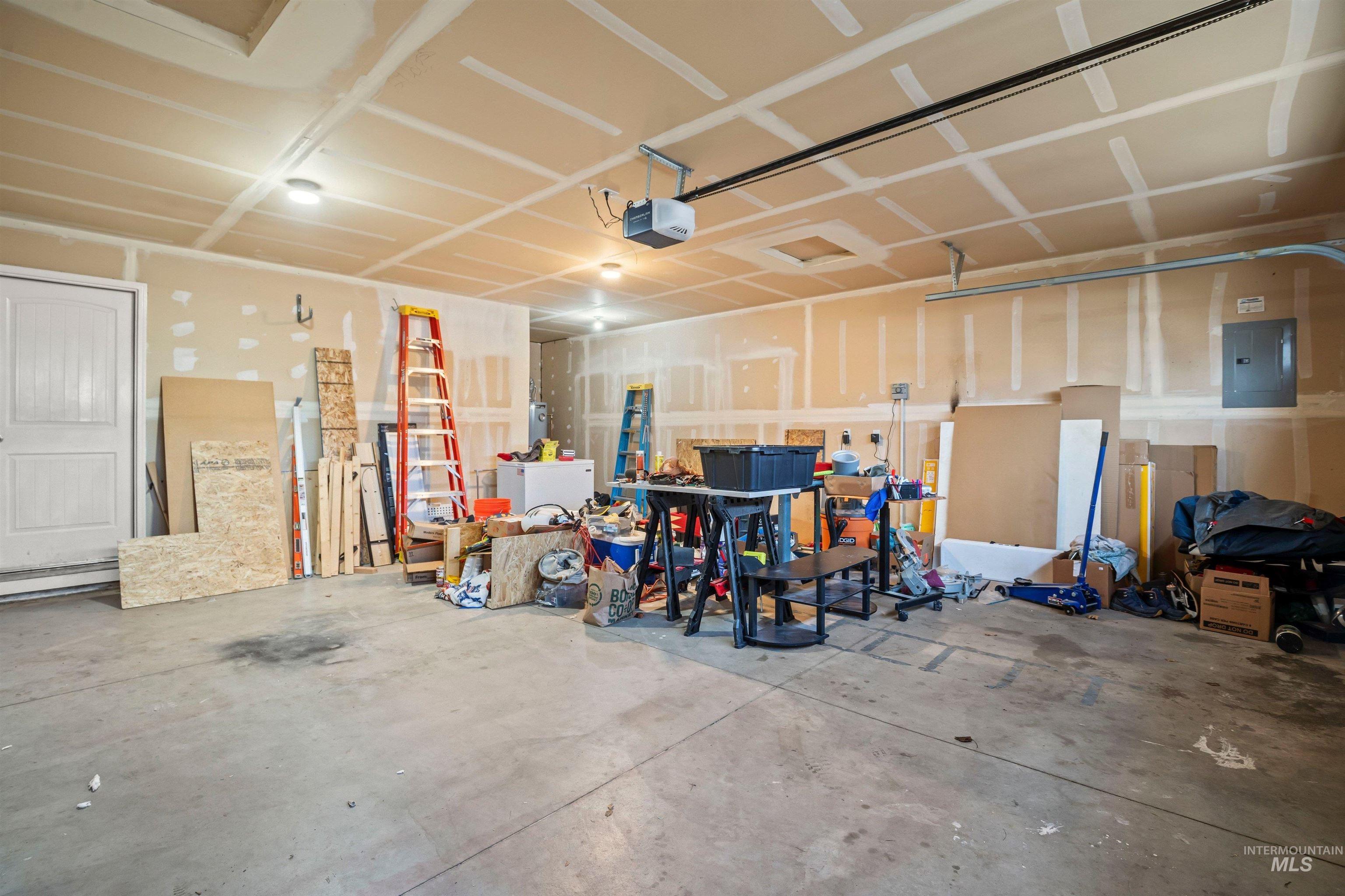 2602 Autumncrest Street, Caldwell, Idaho 83605, 3 Bedrooms, 2 Bathrooms, Residential For Sale, Price $375,000,MLS 98971569