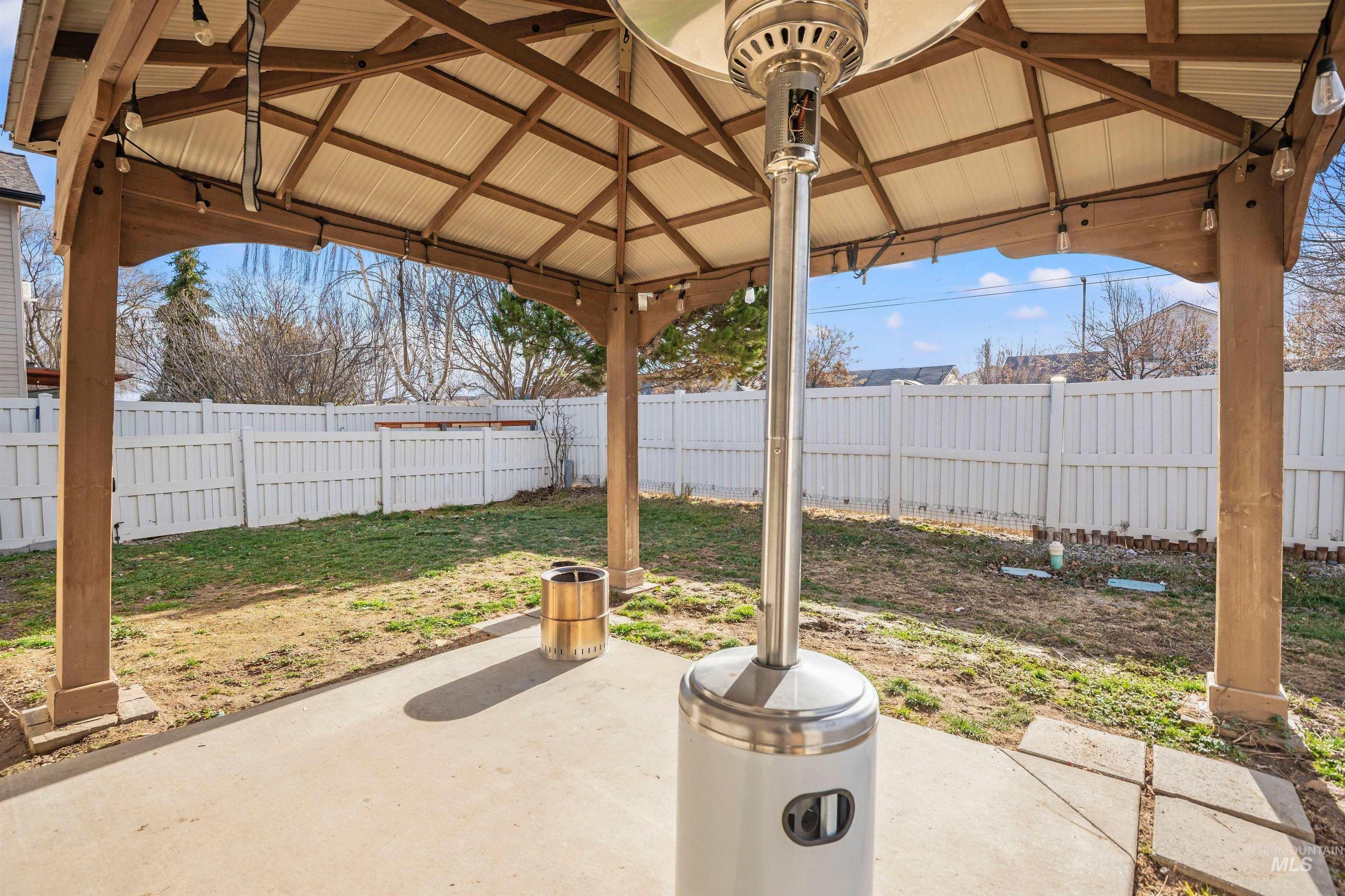 2602 Autumncrest Street, Caldwell, Idaho 83605, 3 Bedrooms, 2 Bathrooms, Residential For Sale, Price $375,000,MLS 98971569