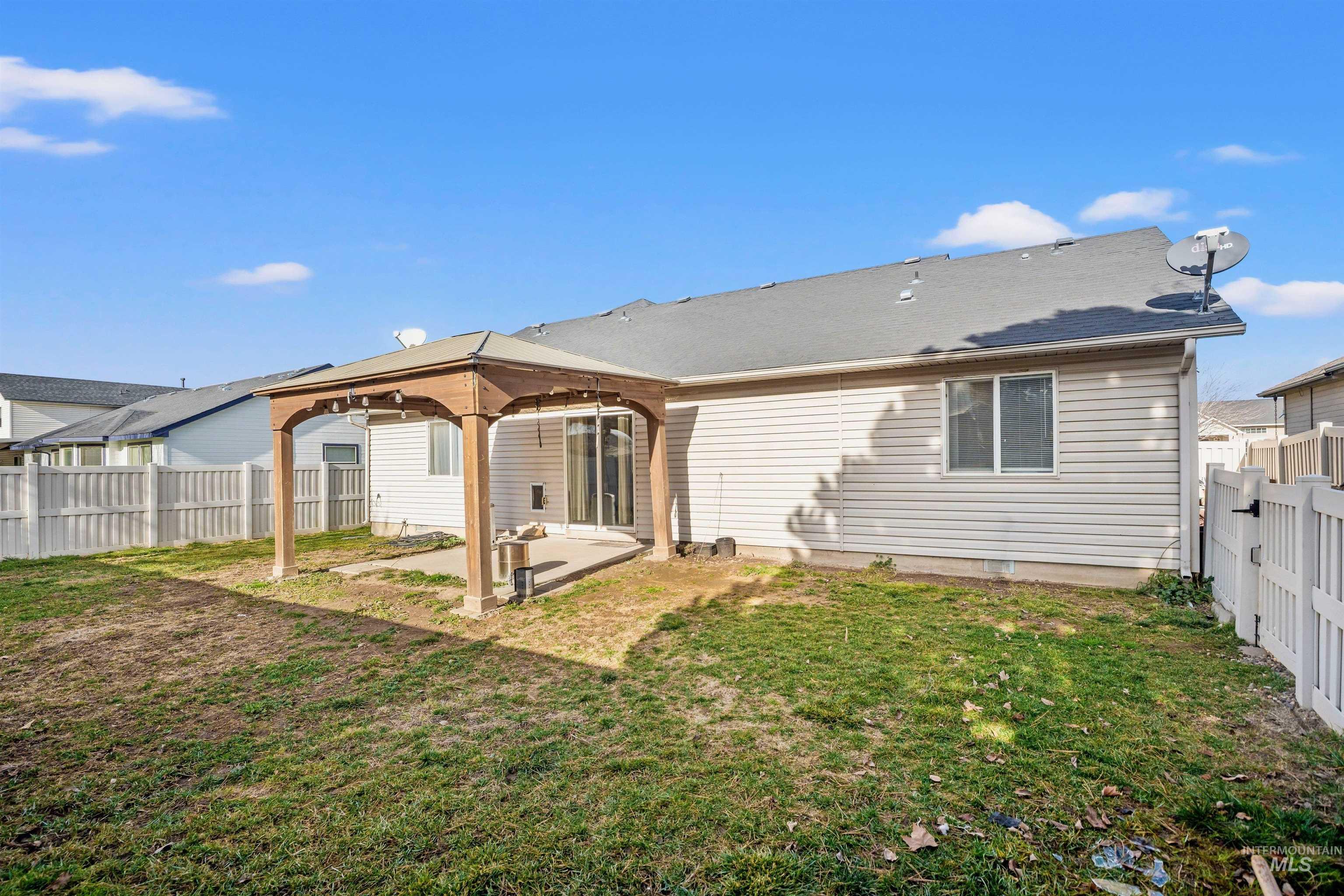 2602 Autumncrest Street, Caldwell, Idaho 83605, 3 Bedrooms, 2 Bathrooms, Residential For Sale, Price $375,000,MLS 98971569