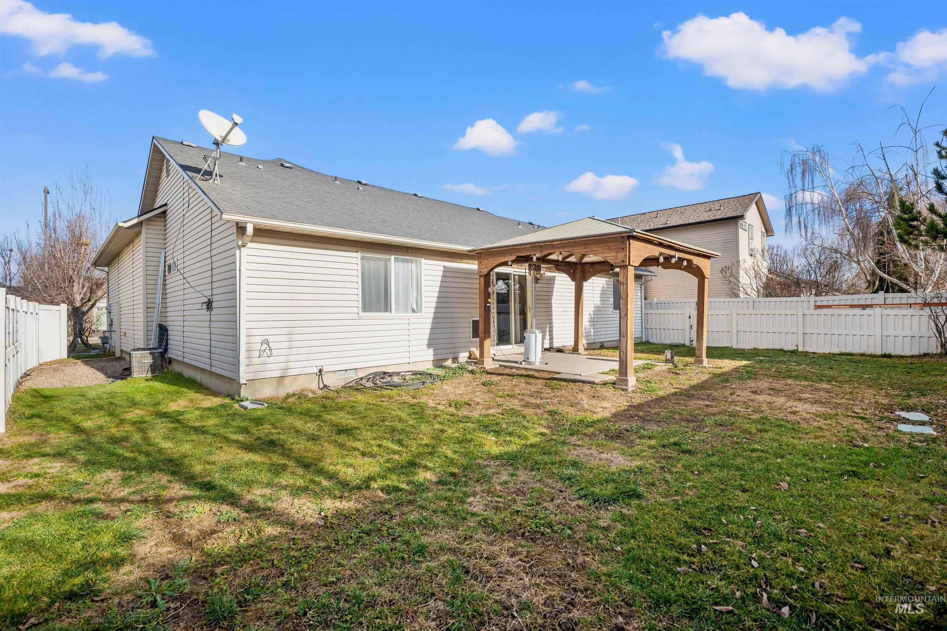 2602 Autumncrest Street, Caldwell, Idaho 83605, 3 Bedrooms, 2 Bathrooms, Residential For Sale, Price $375,000,MLS 98971569