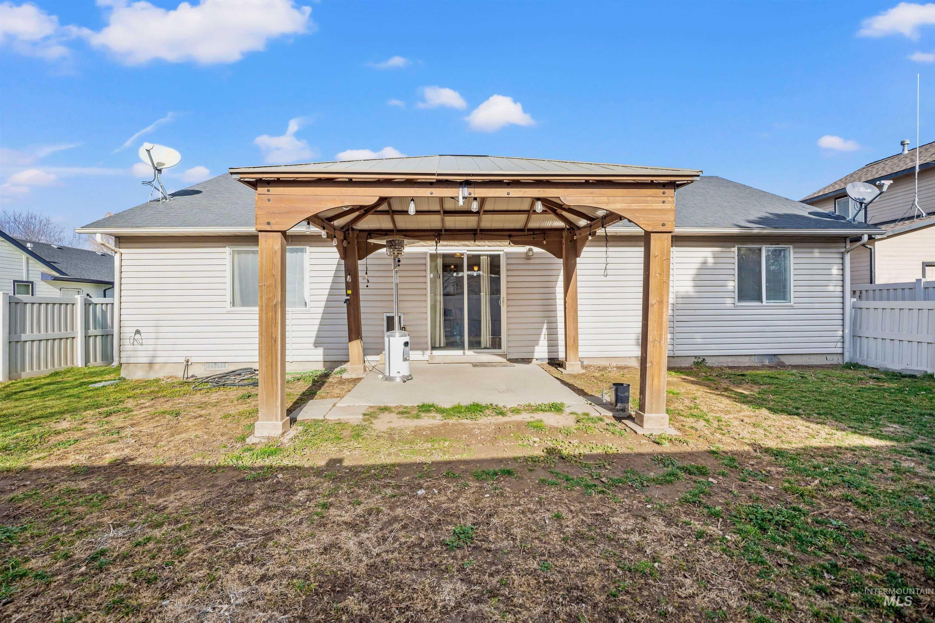 2602 Autumncrest Street, Caldwell, Idaho 83605, 3 Bedrooms, 2 Bathrooms, Residential For Sale, Price $375,000,MLS 98971569