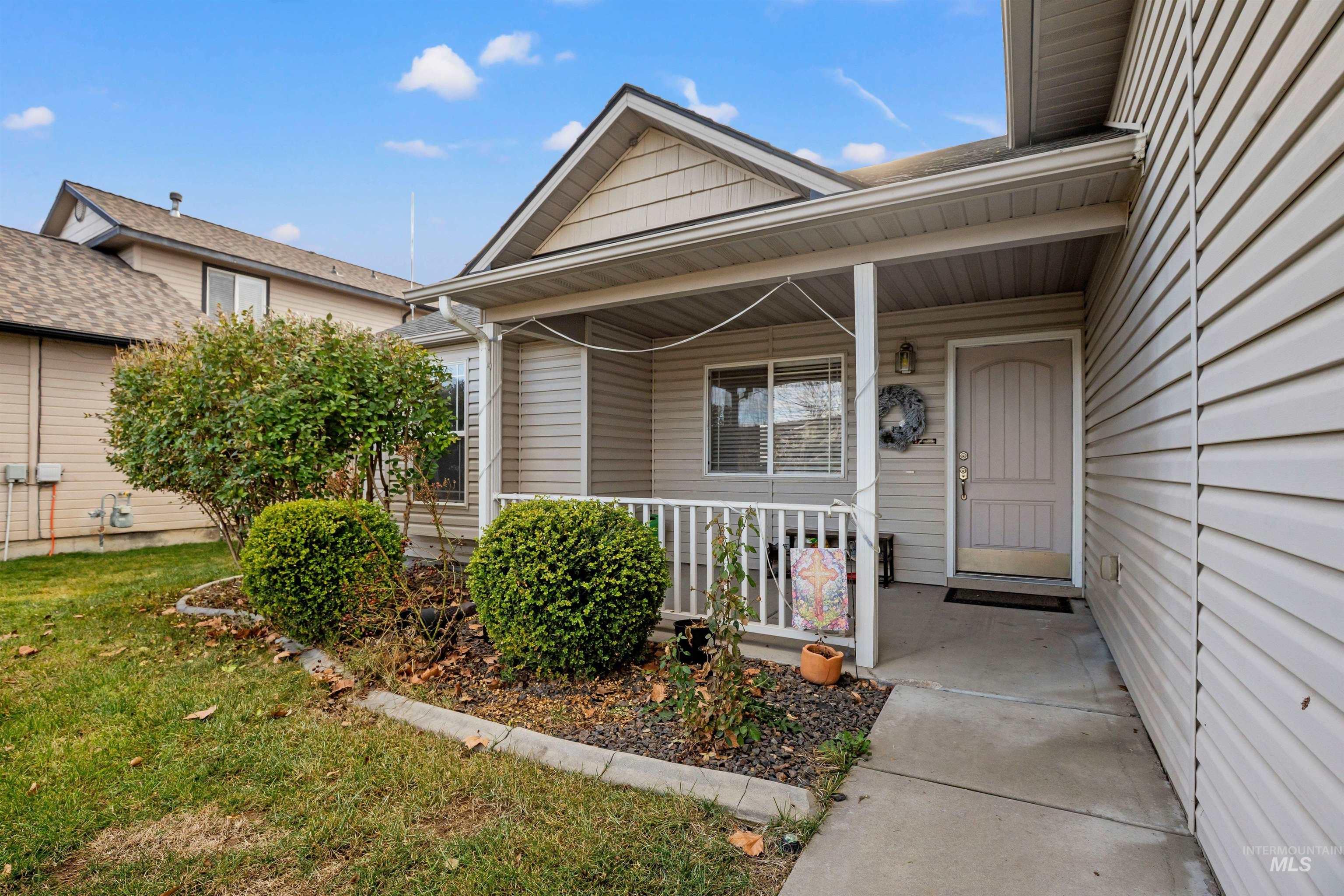 2602 Autumncrest Street, Caldwell, Idaho 83605, 3 Bedrooms, 2 Bathrooms, Residential For Sale, Price $375,000,MLS 98971569