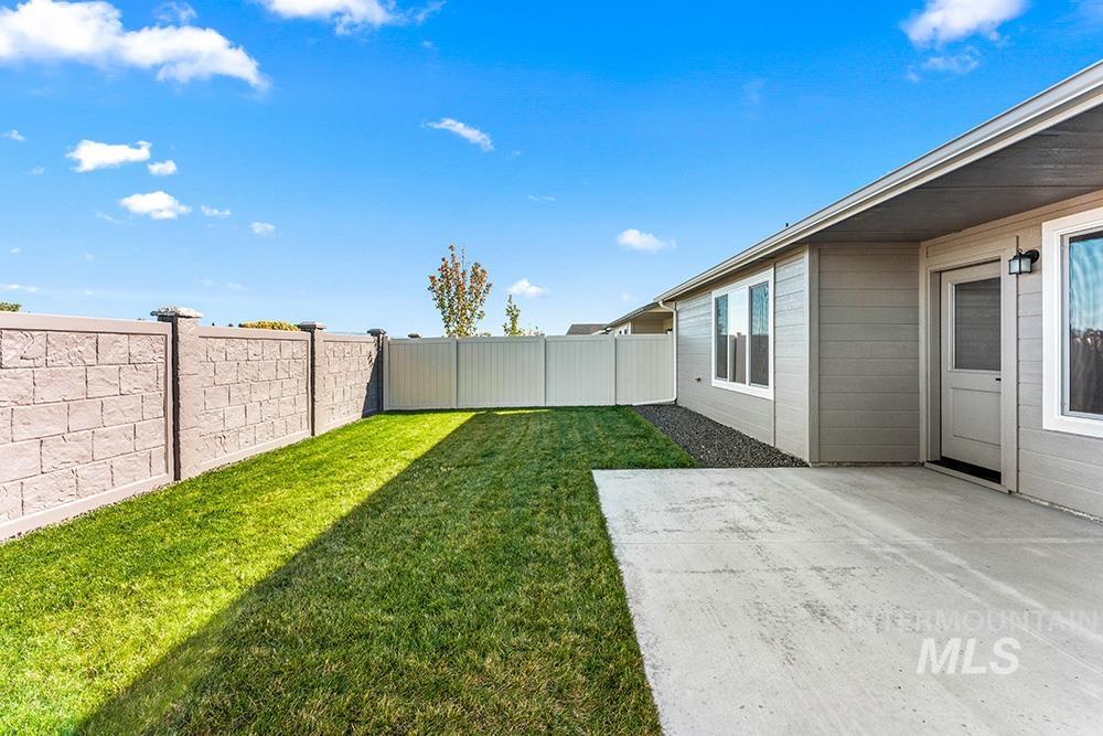 138 W Radiant Ridge Dr, Meridian, Idaho 83642, 3 Bedrooms, 2 Bathrooms, Residential For Sale, Price $425,000,MLS 98971570