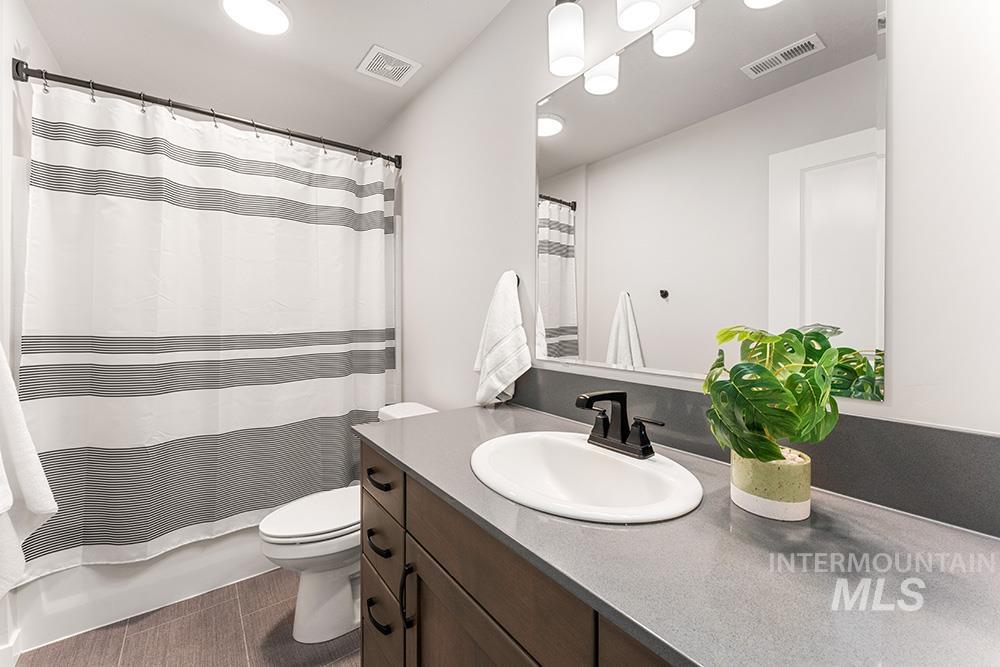 138 W Radiant Ridge Dr, Meridian, Idaho 83642, 3 Bedrooms, 2 Bathrooms, Residential For Sale, Price $425,000,MLS 98971570