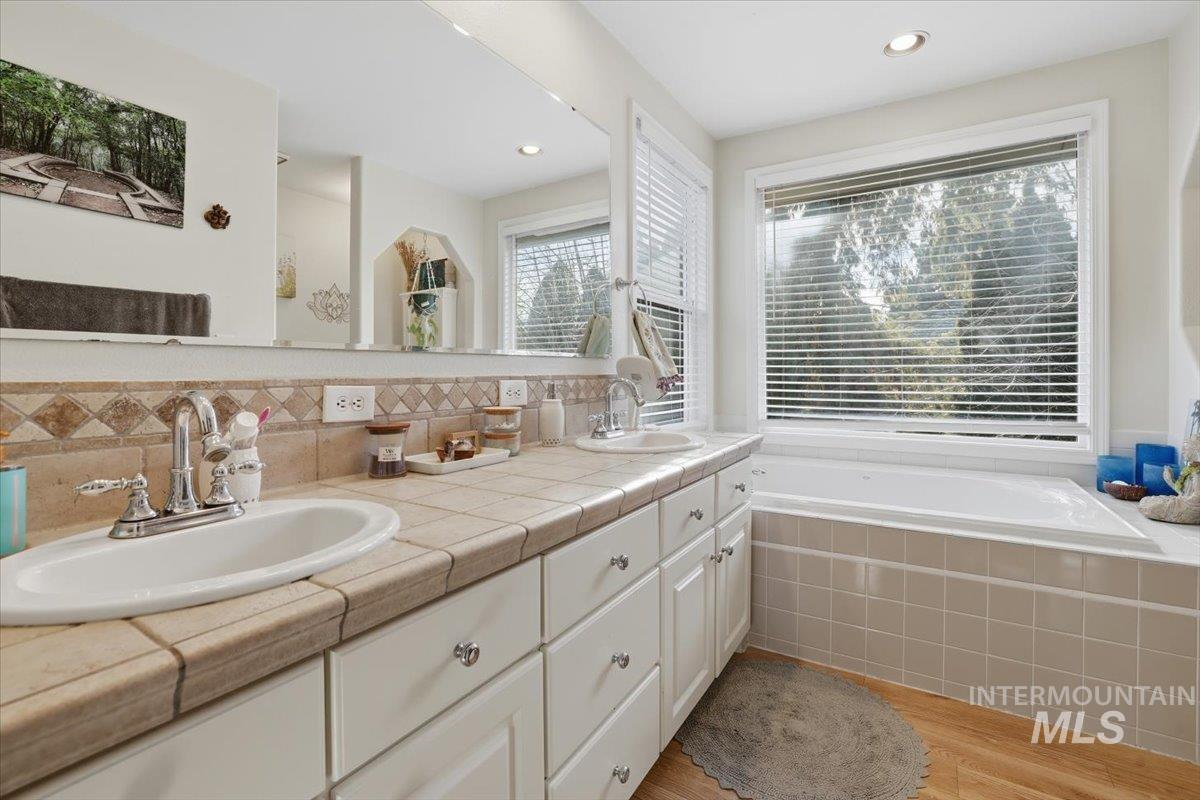 5150 N Watersedge Ave., Boise, Idaho 83714, 4 Bedrooms, 3 Bathrooms, Residential For Sale, Price $709,900,MLS 98971575