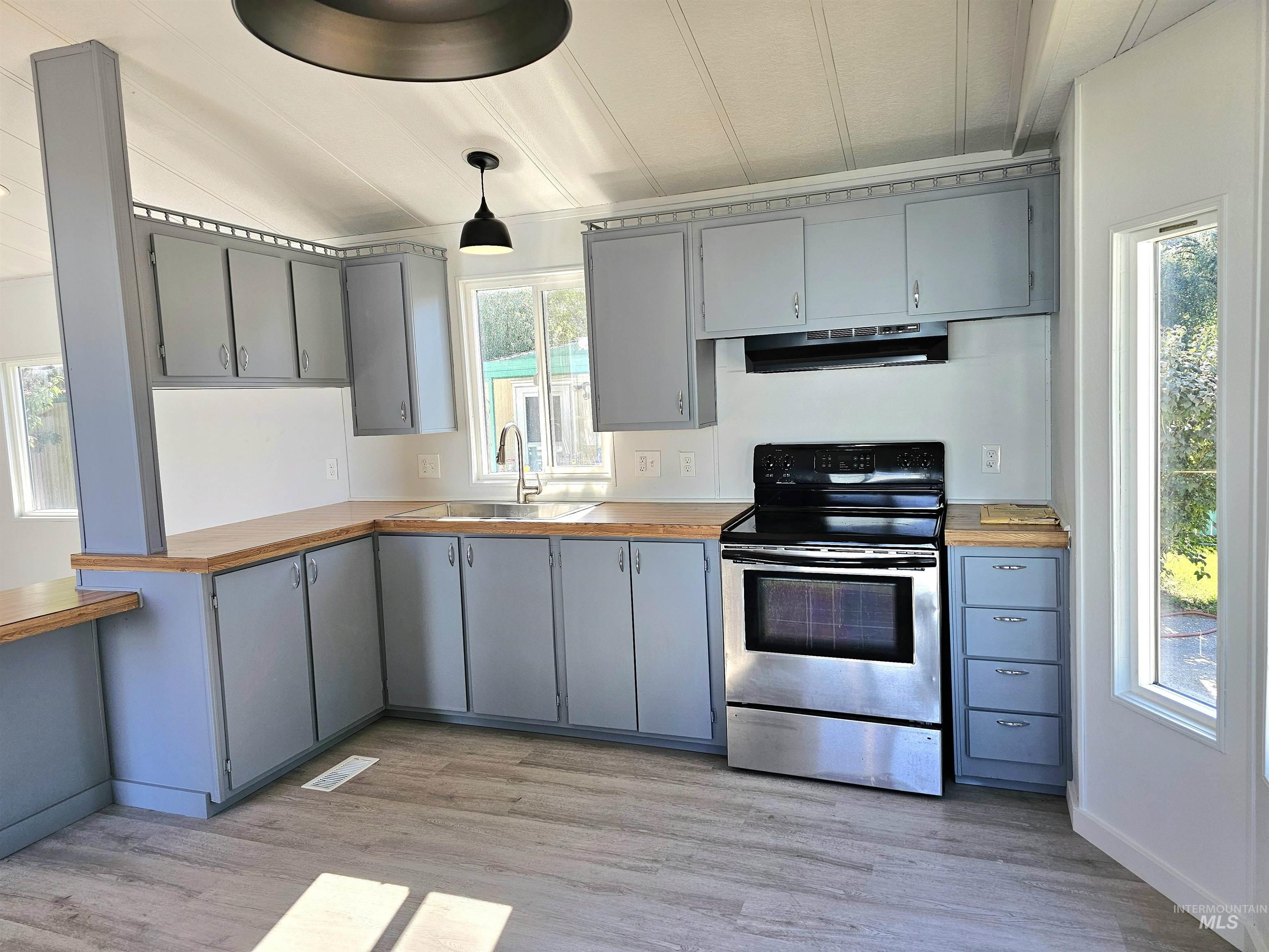 309 E 39th Street, Garden City, Idaho 83714, 2 Bedrooms, 1 Bathroom, Residential For Sale, Price $65,000,MLS 98971582