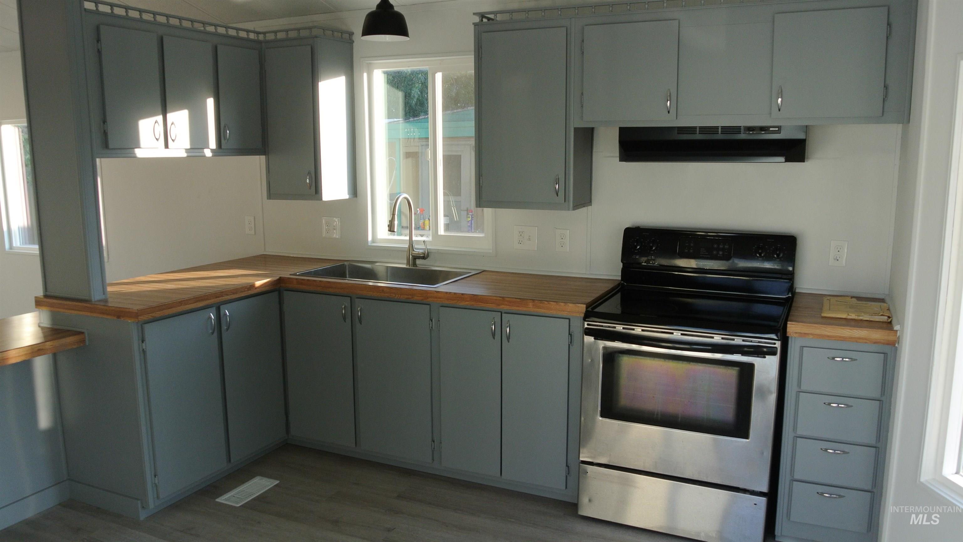 309 E 39th Street, Garden City, Idaho 83714, 2 Bedrooms, 1 Bathroom, Residential For Sale, Price $65,000,MLS 98971582