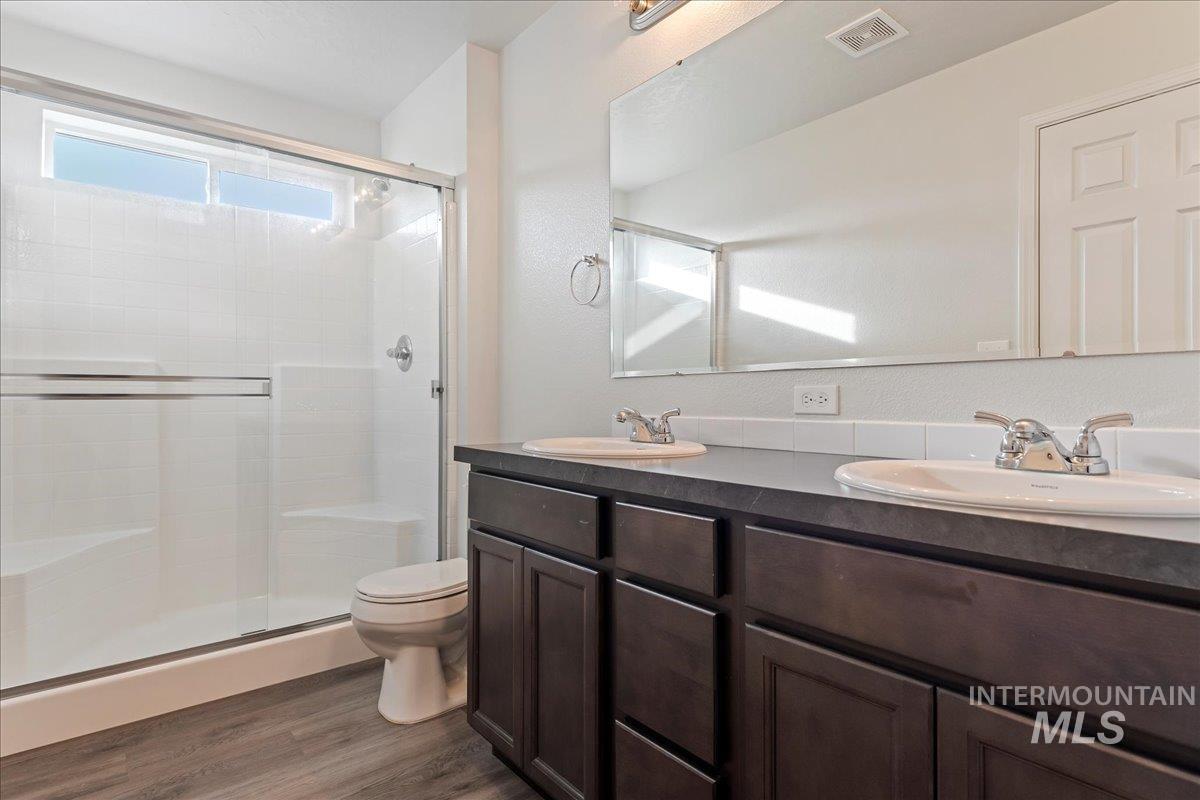 961 W Apple Pine St, Meridian, Idaho 83646-6058, 3 Bedrooms, 2.5 Bathrooms, Residential For Sale, Price $384,990,MLS 98971583