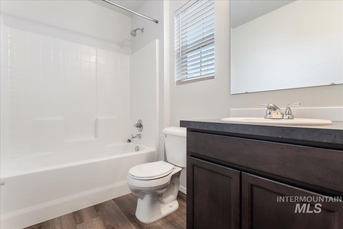 961 W Apple Pine St, Meridian, Idaho 83646-6058, 3 Bedrooms, 2.5 Bathrooms, Residential For Sale, Price $384,990,MLS 98971583