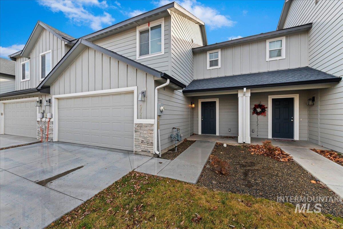 961 W Apple Pine St, Meridian, Idaho 83646-6058, 3 Bedrooms, 2.5 Bathrooms, Residential For Sale, Price $384,990,MLS 98971583