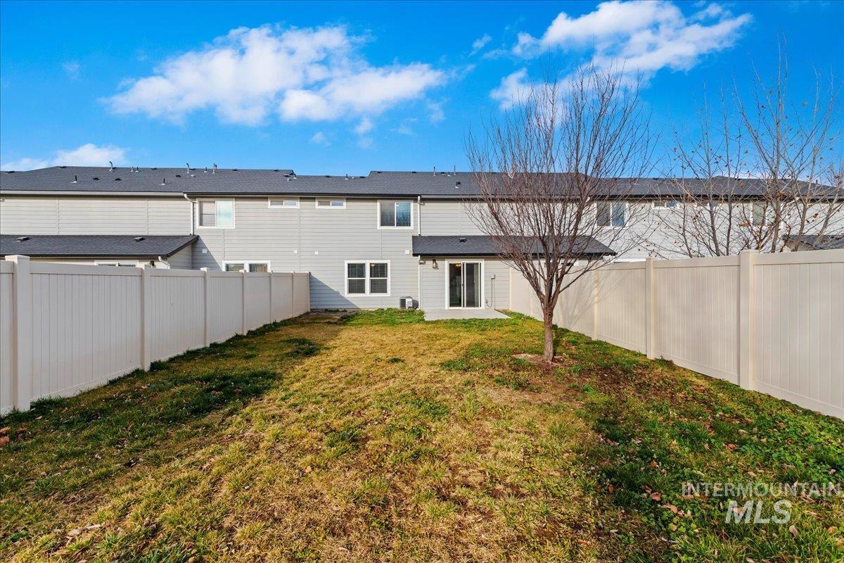 961 W Apple Pine St, Meridian, Idaho 83646-6058, 3 Bedrooms, 2.5 Bathrooms, Residential For Sale, Price $384,990,MLS 98971583