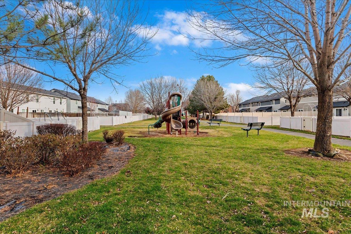 961 W Apple Pine St, Meridian, Idaho 83646-6058, 3 Bedrooms, 2.5 Bathrooms, Residential For Sale, Price $384,990,MLS 98971583