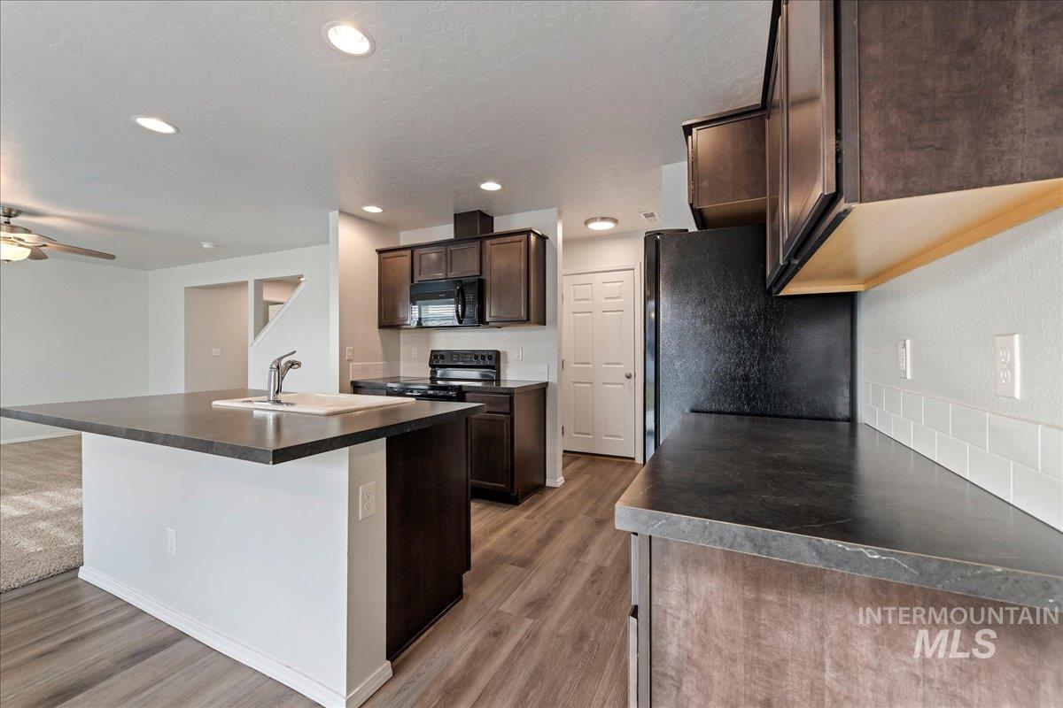 961 W Apple Pine St, Meridian, Idaho 83646-6058, 3 Bedrooms, 2.5 Bathrooms, Residential For Sale, Price $384,990,MLS 98971583