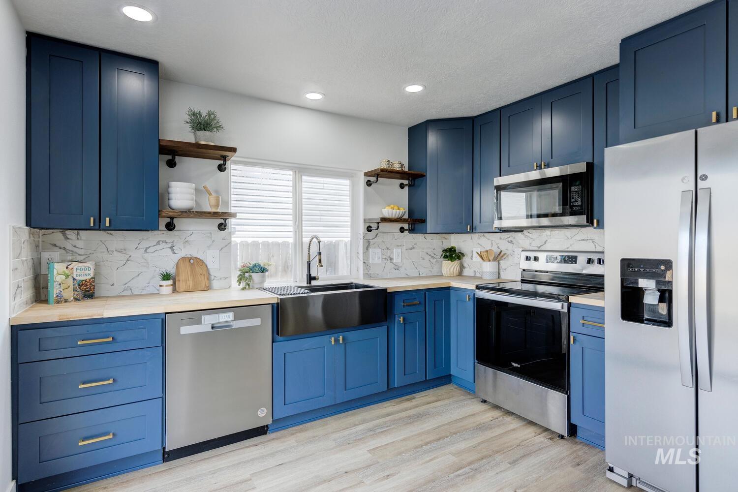 1009 Gold Creek Dr, Caldwell, Idaho 83607, 3 Bedrooms, 2 Bathrooms, Residential For Sale, Price $330,000,MLS 98971586