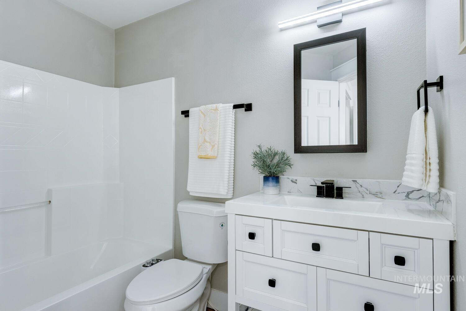 1009 Gold Creek Dr, Caldwell, Idaho 83607, 3 Bedrooms, 2 Bathrooms, Residential For Sale, Price $330,000,MLS 98971586