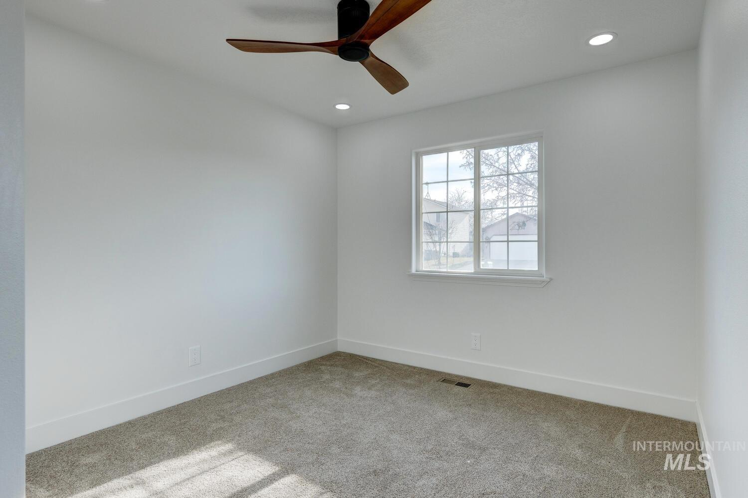 1009 Gold Creek Dr, Caldwell, Idaho 83607, 3 Bedrooms, 2 Bathrooms, Residential For Sale, Price $330,000,MLS 98971586