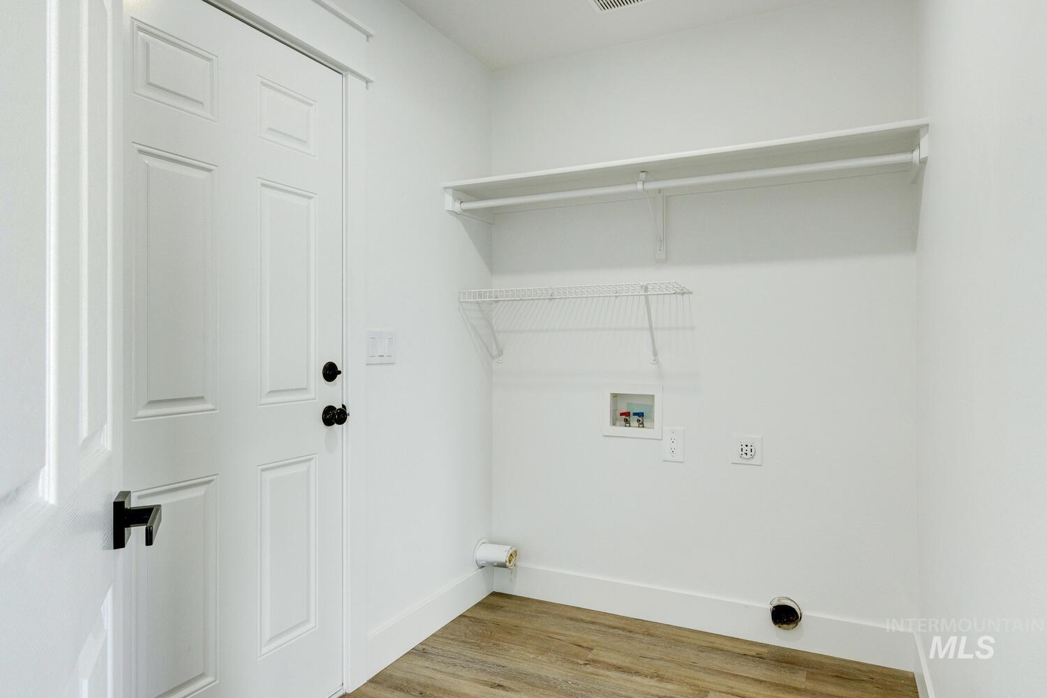 1009 Gold Creek Dr, Caldwell, Idaho 83607, 3 Bedrooms, 2 Bathrooms, Residential For Sale, Price $330,000,MLS 98971586