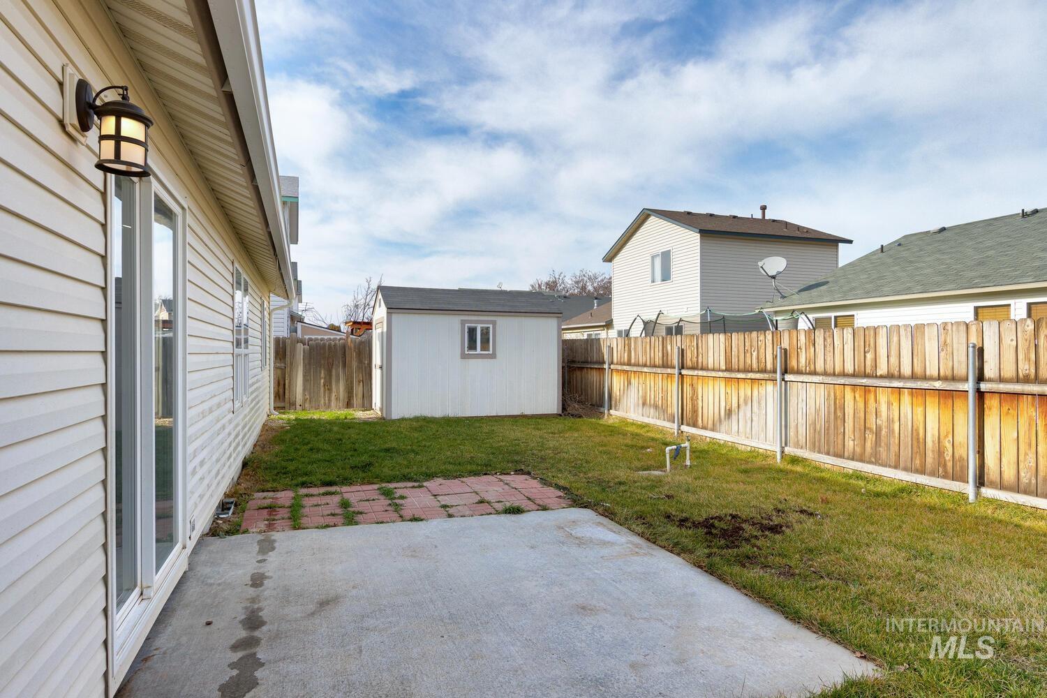 1009 Gold Creek Dr, Caldwell, Idaho 83607, 3 Bedrooms, 2 Bathrooms, Residential For Sale, Price $330,000,MLS 98971586