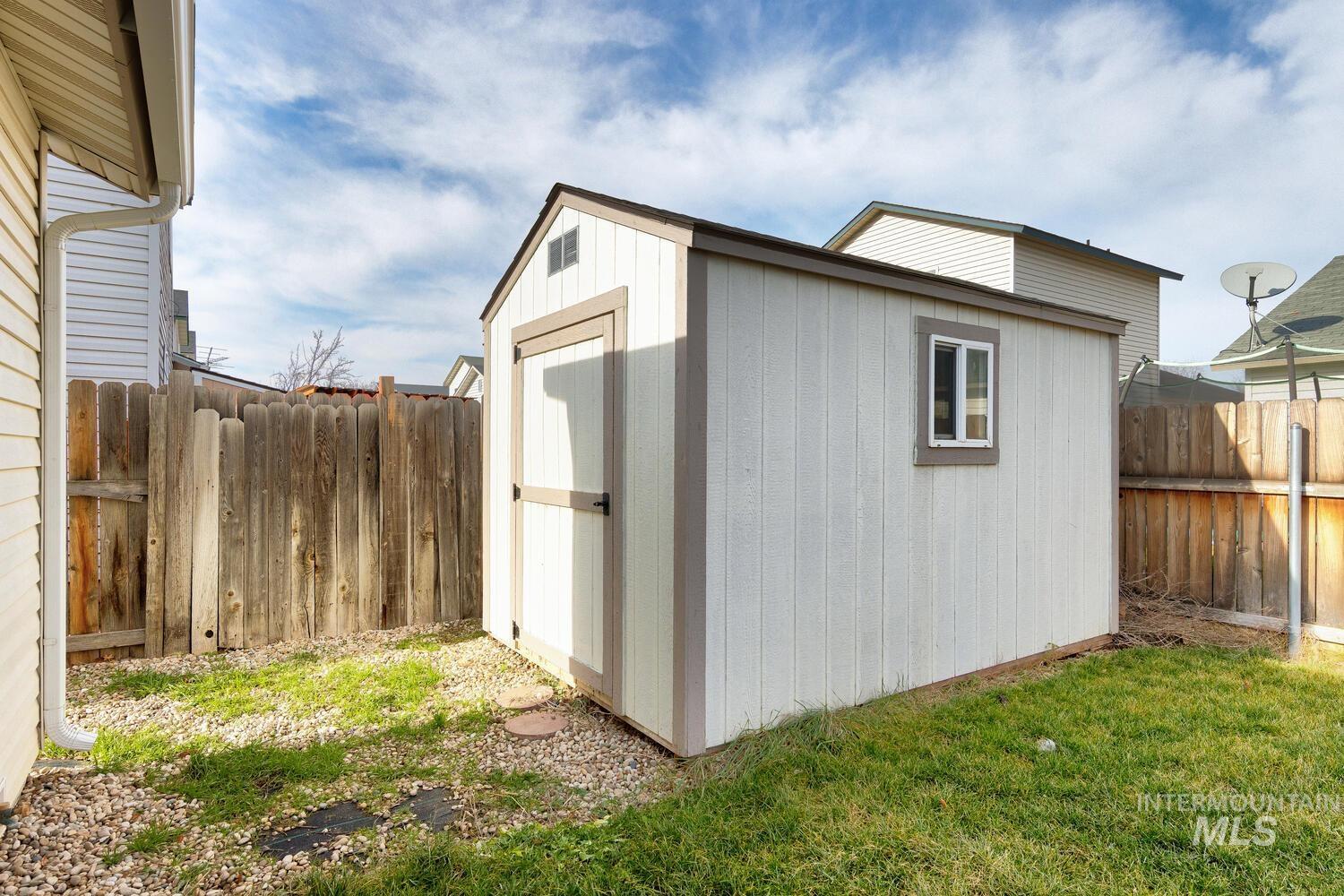 1009 Gold Creek Dr, Caldwell, Idaho 83607, 3 Bedrooms, 2 Bathrooms, Residential For Sale, Price $330,000,MLS 98971586