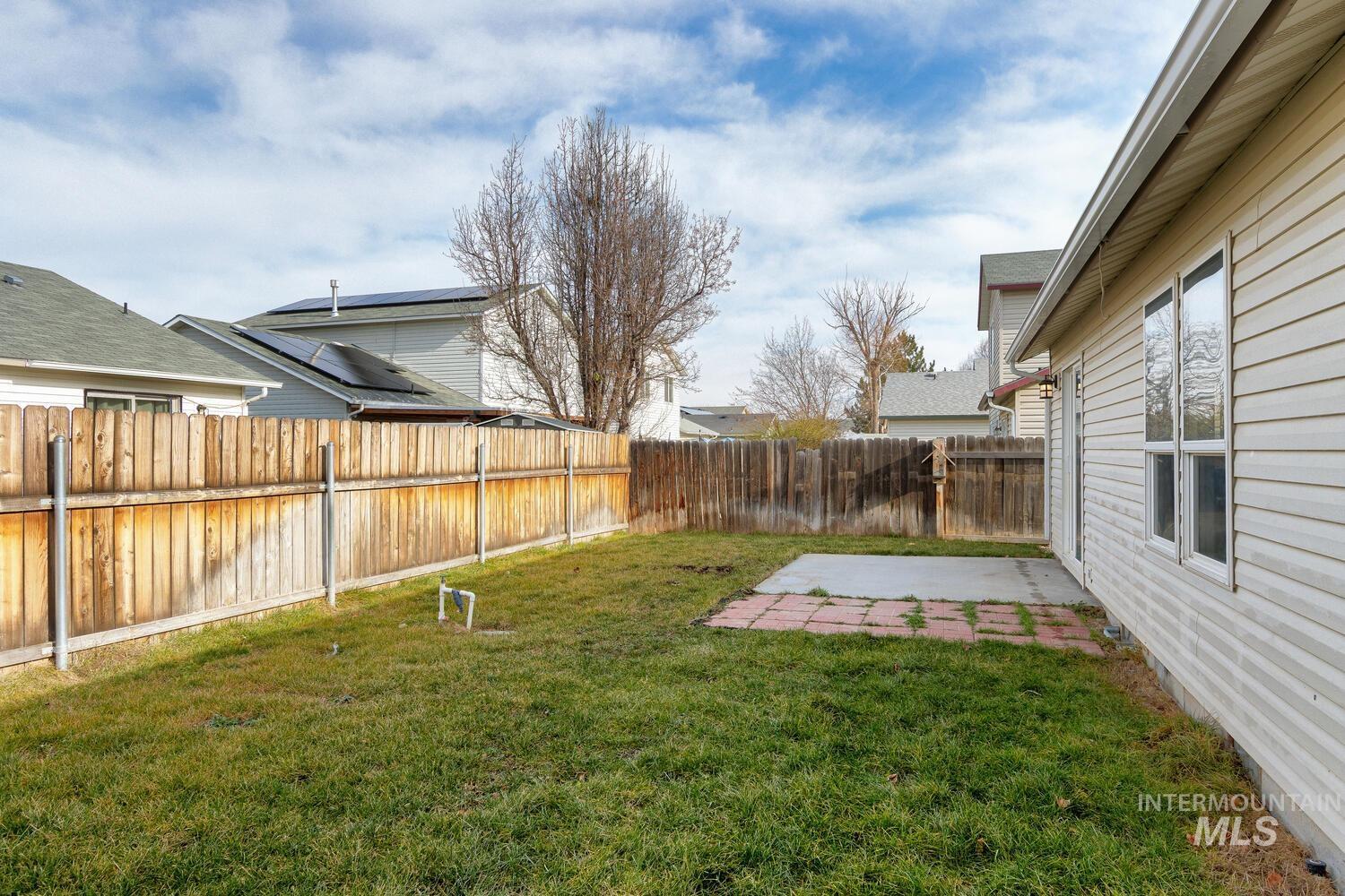 1009 Gold Creek Dr, Caldwell, Idaho 83607, 3 Bedrooms, 2 Bathrooms, Residential For Sale, Price $330,000,MLS 98971586
