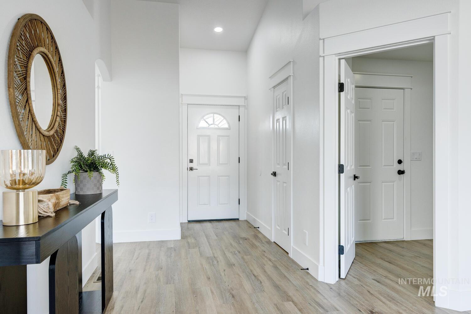 1009 Gold Creek Dr, Caldwell, Idaho 83607, 3 Bedrooms, 2 Bathrooms, Residential For Sale, Price $330,000,MLS 98971586